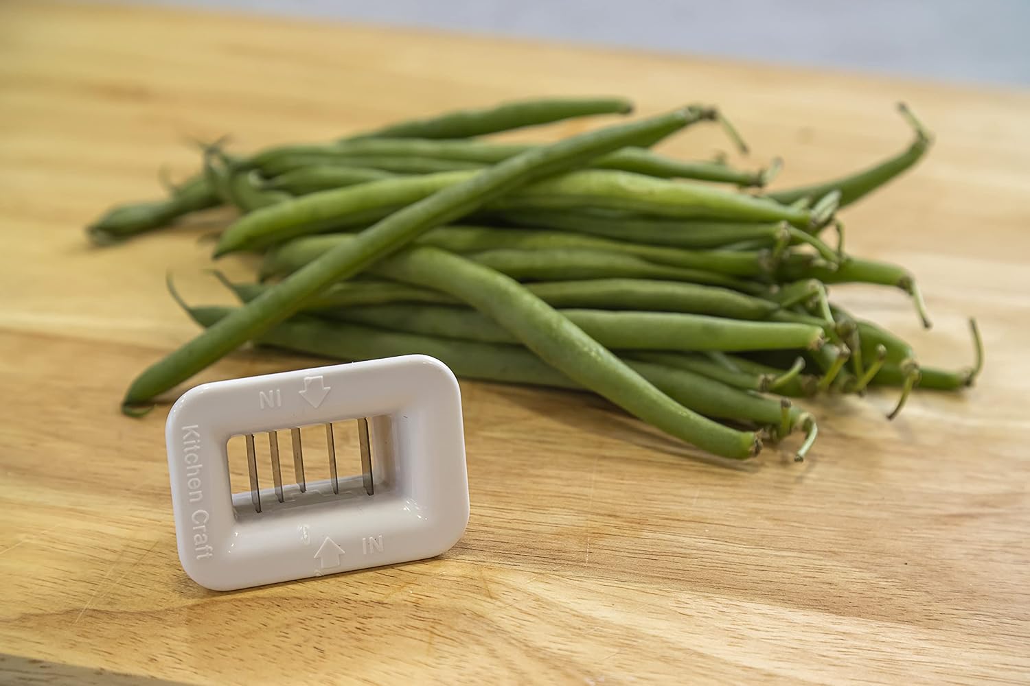 KitchenCraft Runner Bean Slicer, Plastic/Stainless Steel Easy-to-Use Bean Cutter, 5.5 x 4 x 3cm, White