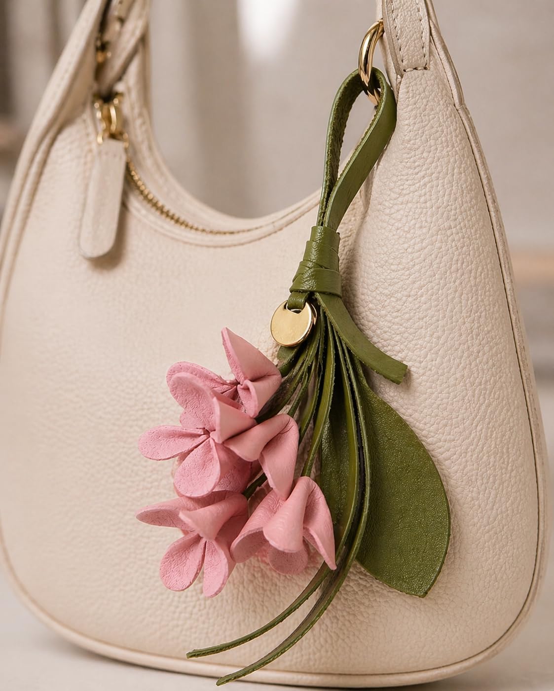 Heart Pearl Flower Keychain Elegant Crystal Rhinestone Bag Charm Gold Purse Pendant Cute Accessory Gift for Women