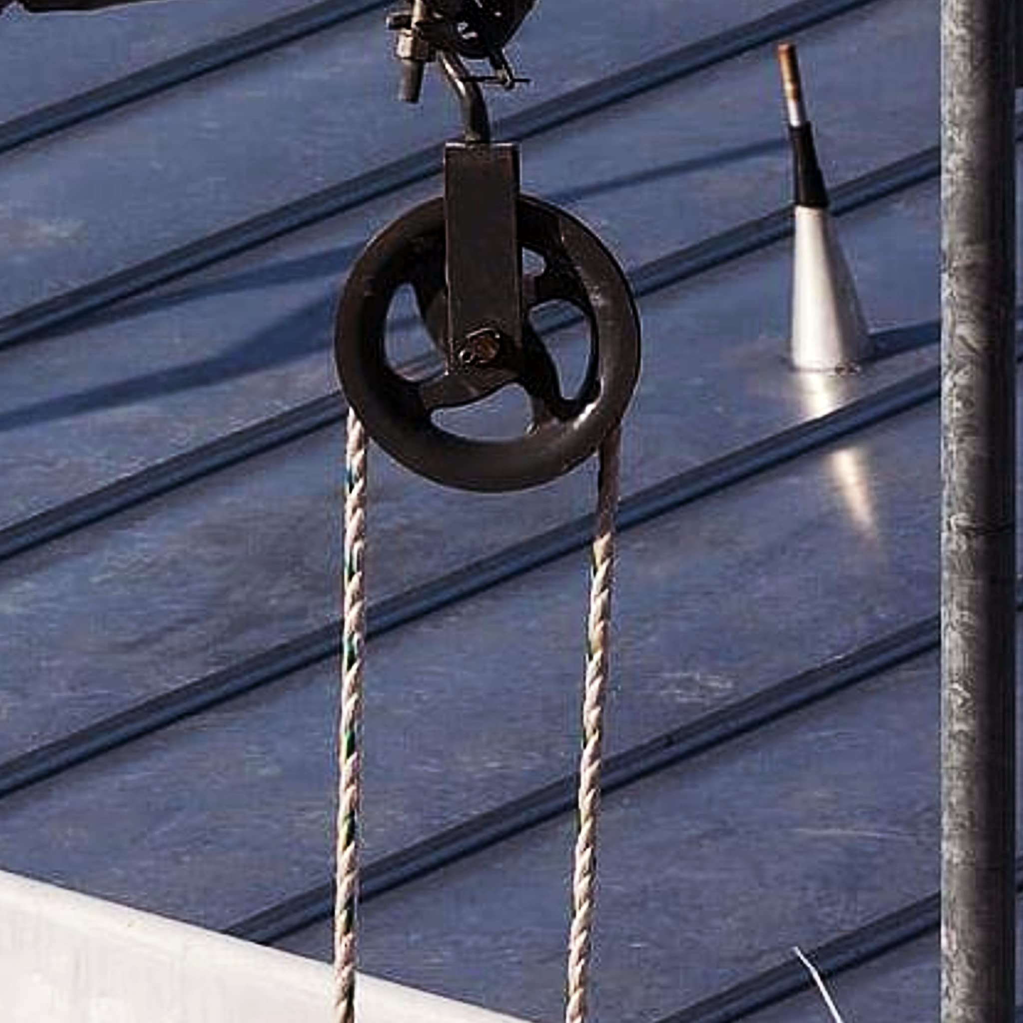 Bricoloco Koło pasowe kleszcz do studni lub rusztowań wzmocniony hakiem. Żeliwo - koło pasowe dobrze z osłoną na budowę lub wyciągnąć wodę ze studni (120 mm)