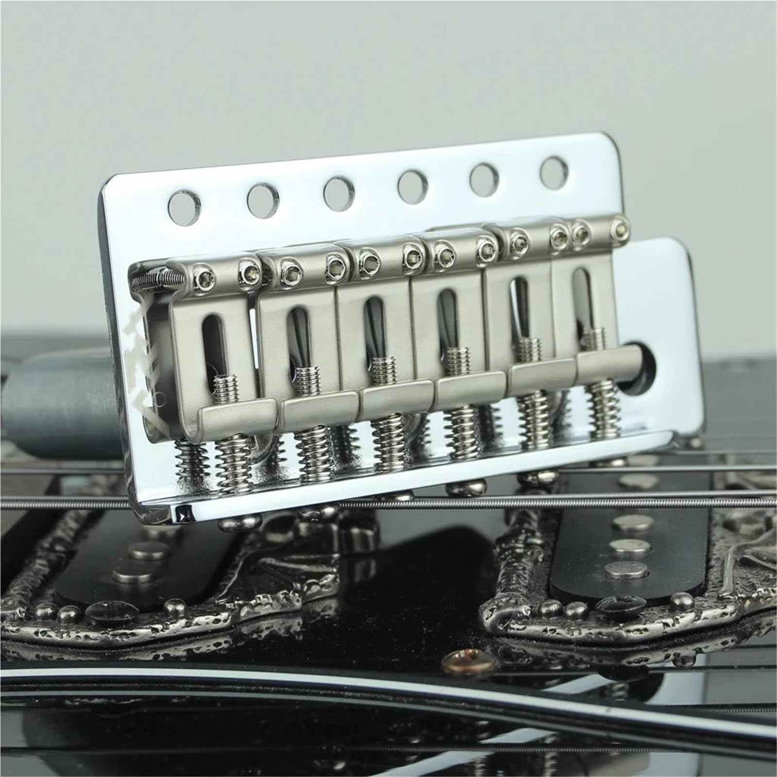 Mostek Tremolo Chromowany Srebrny Odległość Strun 10.5mm Do Gitary Elektrycznej ST Mostek Gitary Profesjonalnej