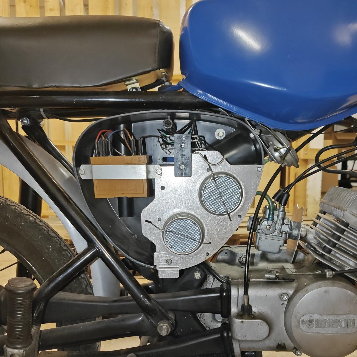 Aerich Luftfilterblech Herzkasten (Abdeckplatte Gehäusemittelteil) für Simson S50, S51, S70 - mehr Luft bei klassischer Optik