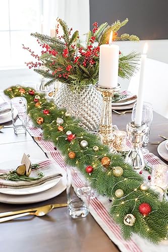 Miniatura 7 de Guirnalda de Navidad de pino de 6 pies, guirnalda de vegetación de Navidad con 50 luces LED y 24 bolas, guirnalda de cedro realista de ciprés para