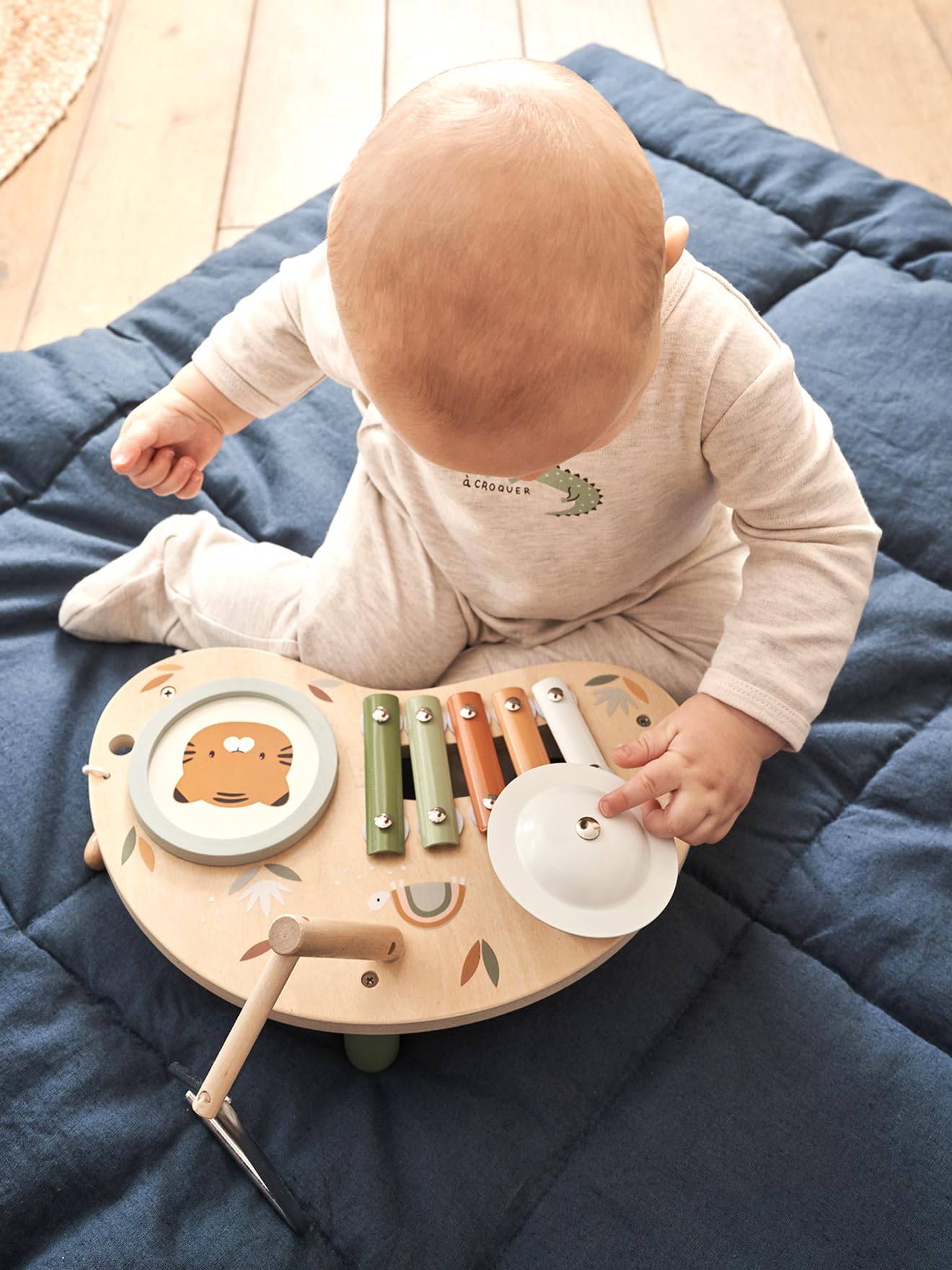 VERTBAUDET Table D'Activités Évolutive Pliable 2 Faces – Bois FSC – Dès 12 Mois – Jeu Sensoriel Et Motricité – Dimensions H62 X L52 X L57 Cm