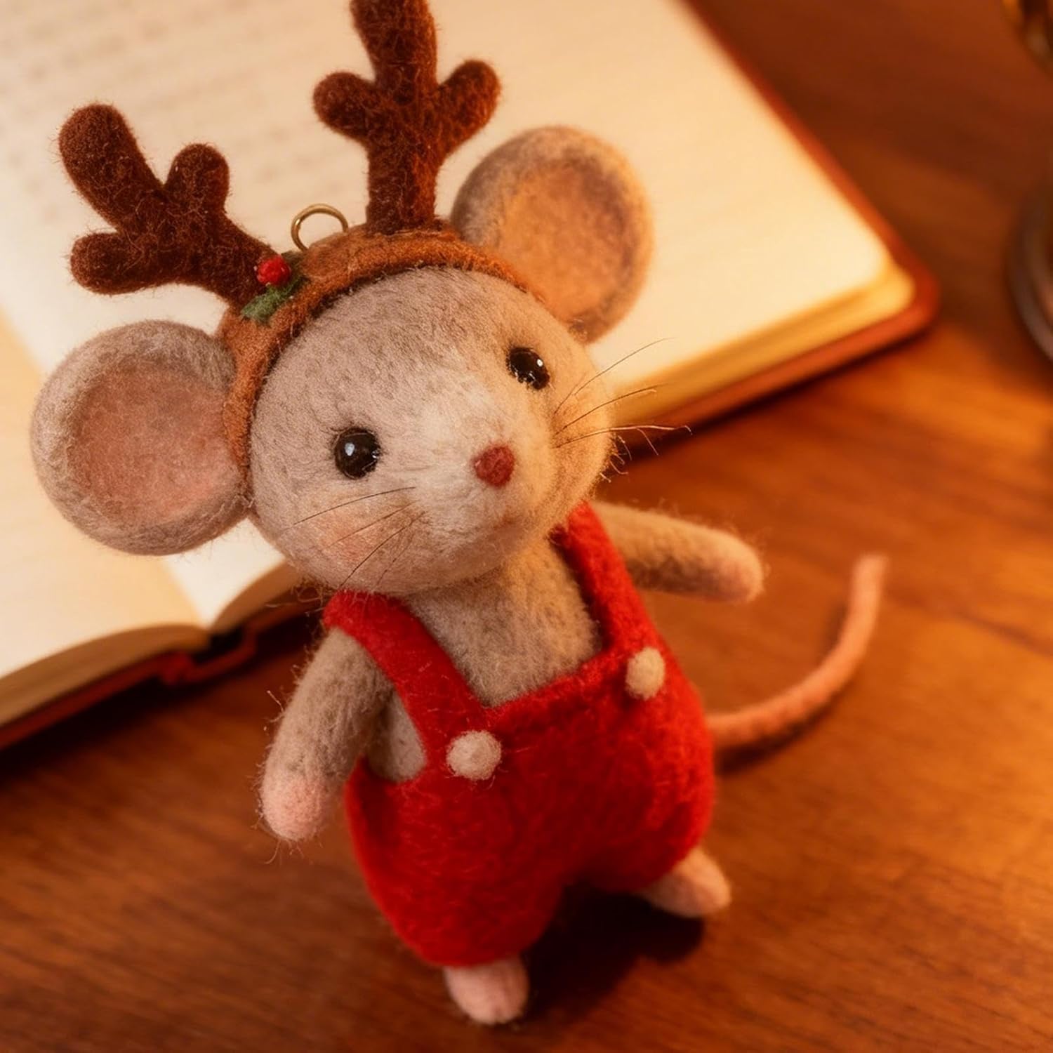 Felt Mice Christmas Decorations, 5 Pieces Handmade Christmas Mouse Ornament, Felt Animals Ornaments for The Home, Animal Figures Decorative Home Accessories for Shelf Bookshelf Tabletop Bedroom Desk