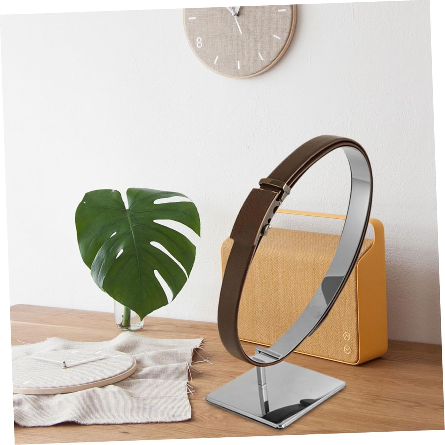 Elegant Belt Display Stand Metal Jewelry Display Rack for Selling Belt Storage Holder for Retailers