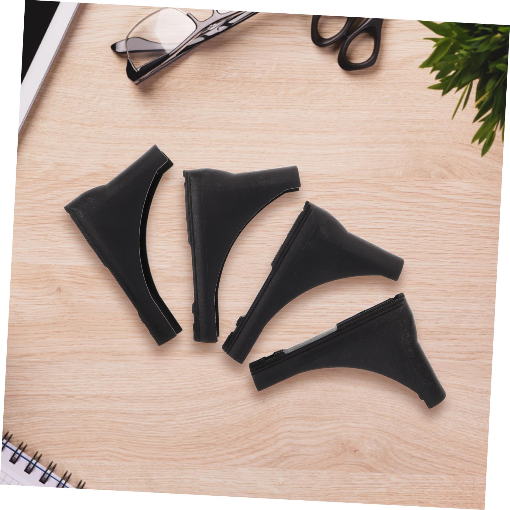 Coperture per Gambe del Rack 4 Pezzi in Plastico Nero, Protezioni Antiscivolo per Pavimenti Duri, Accessori Pratici per Stendini su Pavimenti in Legno o Piastrelle