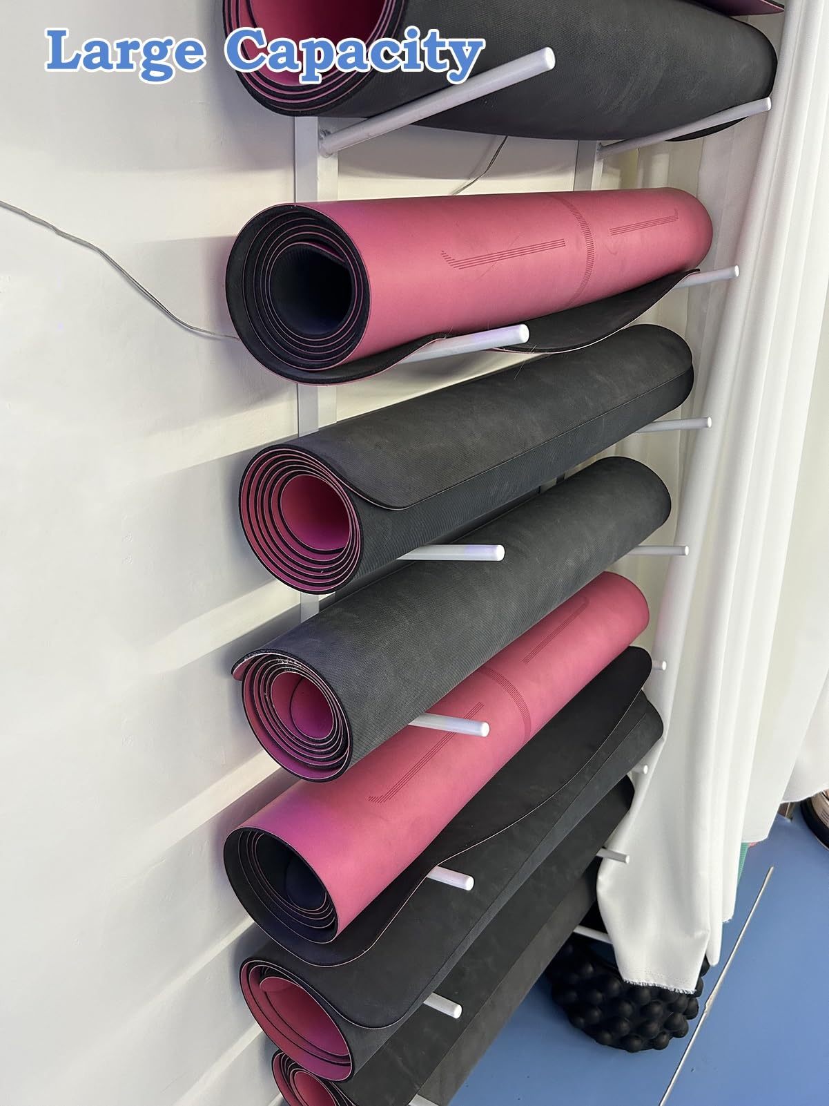 Yogamattenhalter 2er-Set Weißer Yogamattenhalter, Wand-Yogamatten-Organisation für Das Fitnessstudio zu Hause, Großes Yogamatten-Aufbewahrungsregal, Fitness-Organizer für Schaumstoffrollen