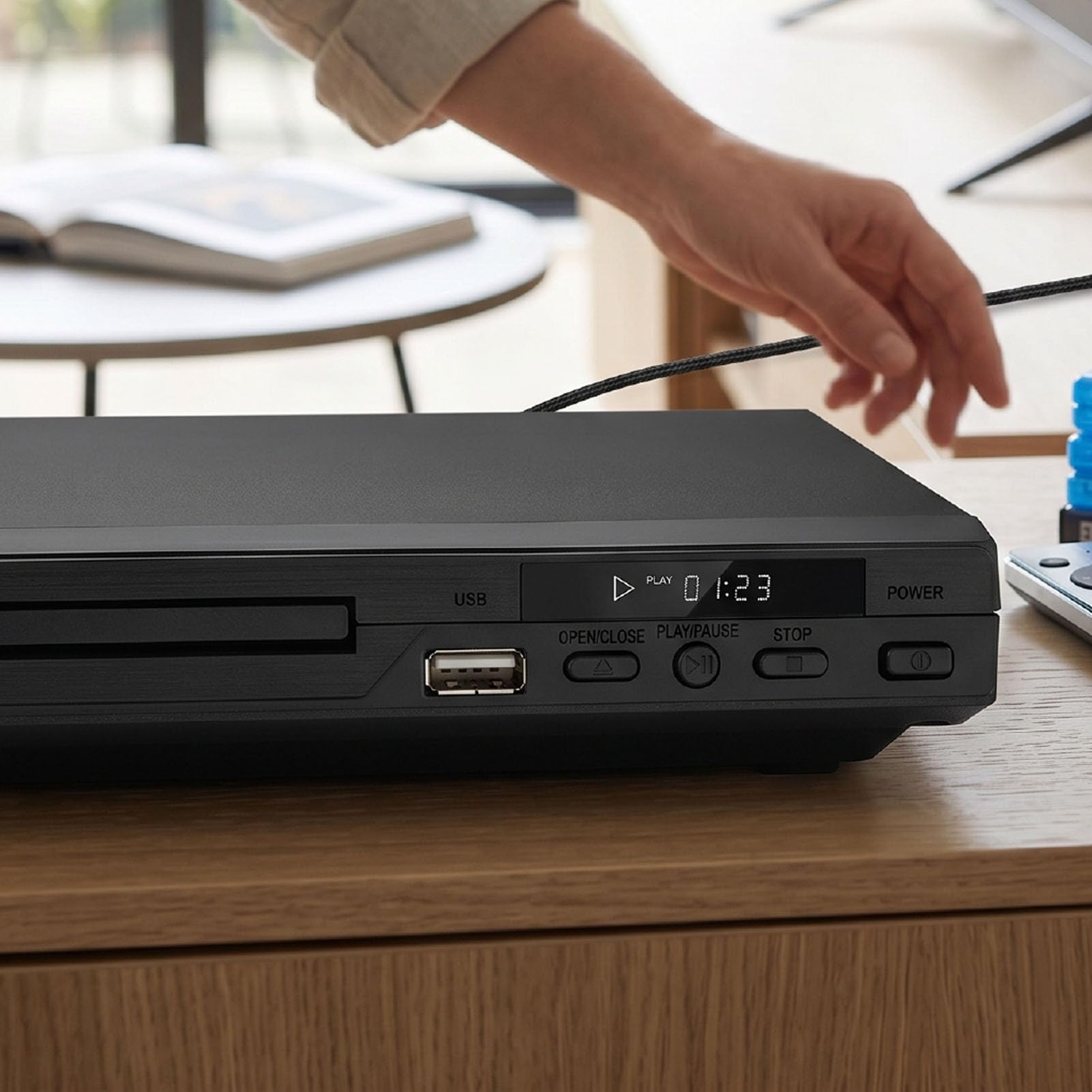 Annadue Lettore DVD per Tutte le Regioni Lettore DVD LED CD Compatto Uscita AV HD 1080P Riproduzione USB NTSC PAL Telecomando per Proiettori Viaggio a Casa (Spina europea)