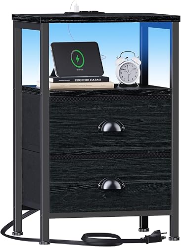 Furologee Mesita de noche con estación de carga, mesita de noche LED con 2 cajones de tela, mesa auxiliar de almacenamiento de 3 niveles con puertos