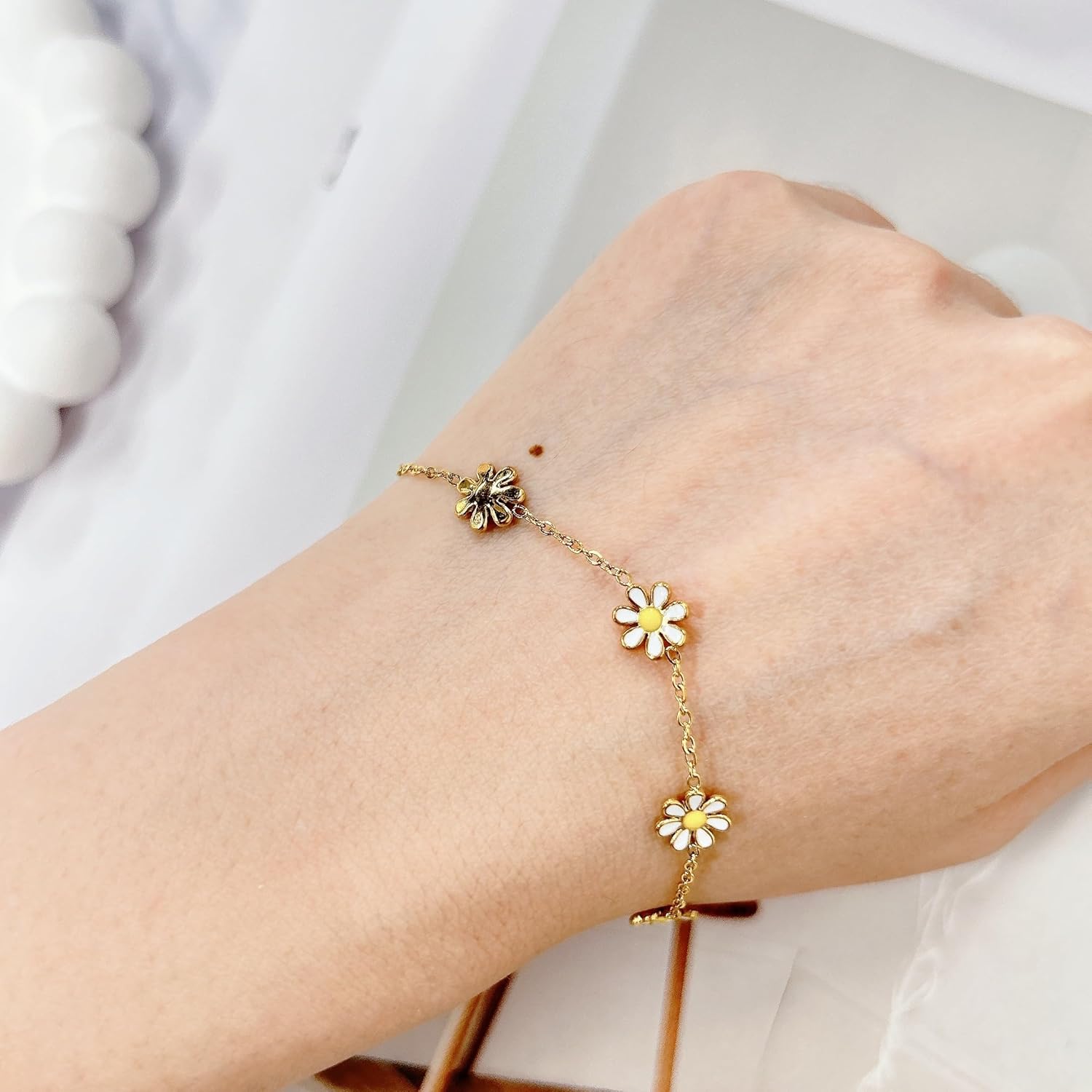 Cute Daisy Flower Bracelet for Women Dainty Bohemian Floral Beads White Yellow Enamel Petals Stainless Steel Adjustable Link Chain Sweet Spring Sunflower Charm Bracelets Fashion Party Beach Jewelry - Image 2