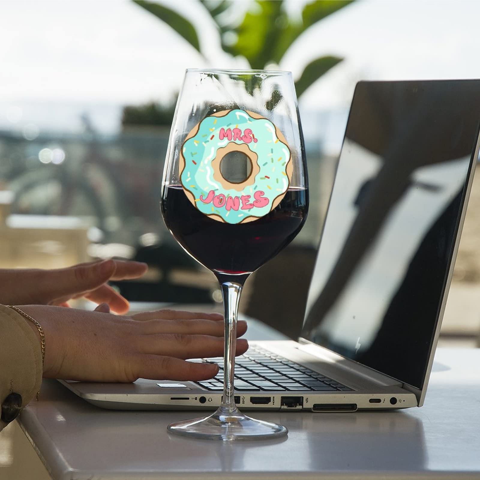 Juego de 2 copas de vino tinto con nombre personalizado, donas de Navidad, divertidas copas de vino para mujer, regalos únicos personalizados, regalo de fiesta, hogar, bar, regalo de