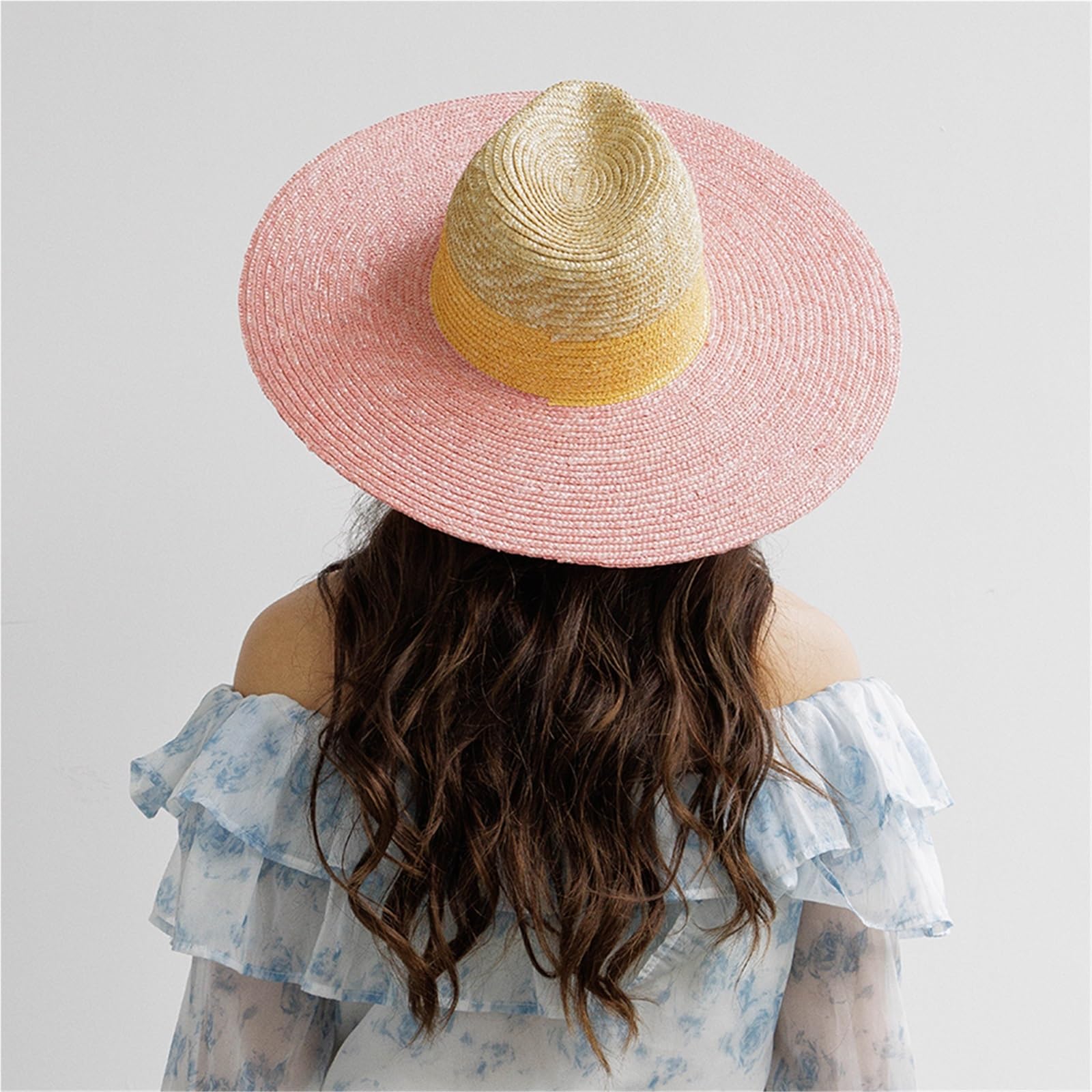 Cappello Fedora estivo da donna in paglia con tesa rosa a blocchi di colore, cappello da sole a tesa larga per protezione UV all'aperto, stile casual