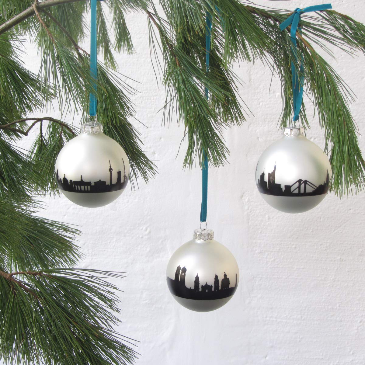 Berlin Design-Christbaumkugel zu Weihnachten, Glas Silber matt Skyline schwarz, Weihnachtsschmuck zum Anhängen