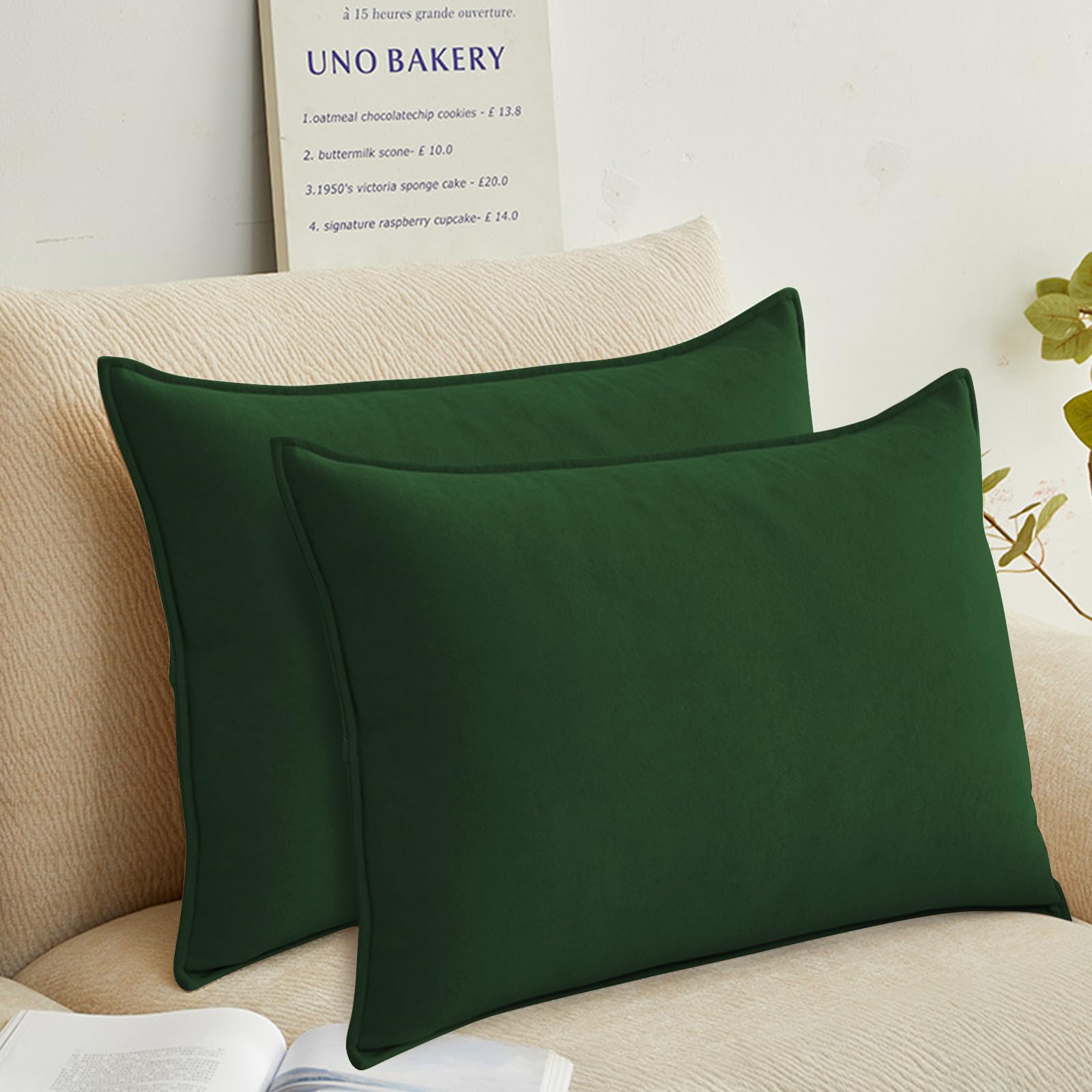 Housses de coussin scandinave en velours vert foncé 30x50 pour sublimer votre salon chaleureux