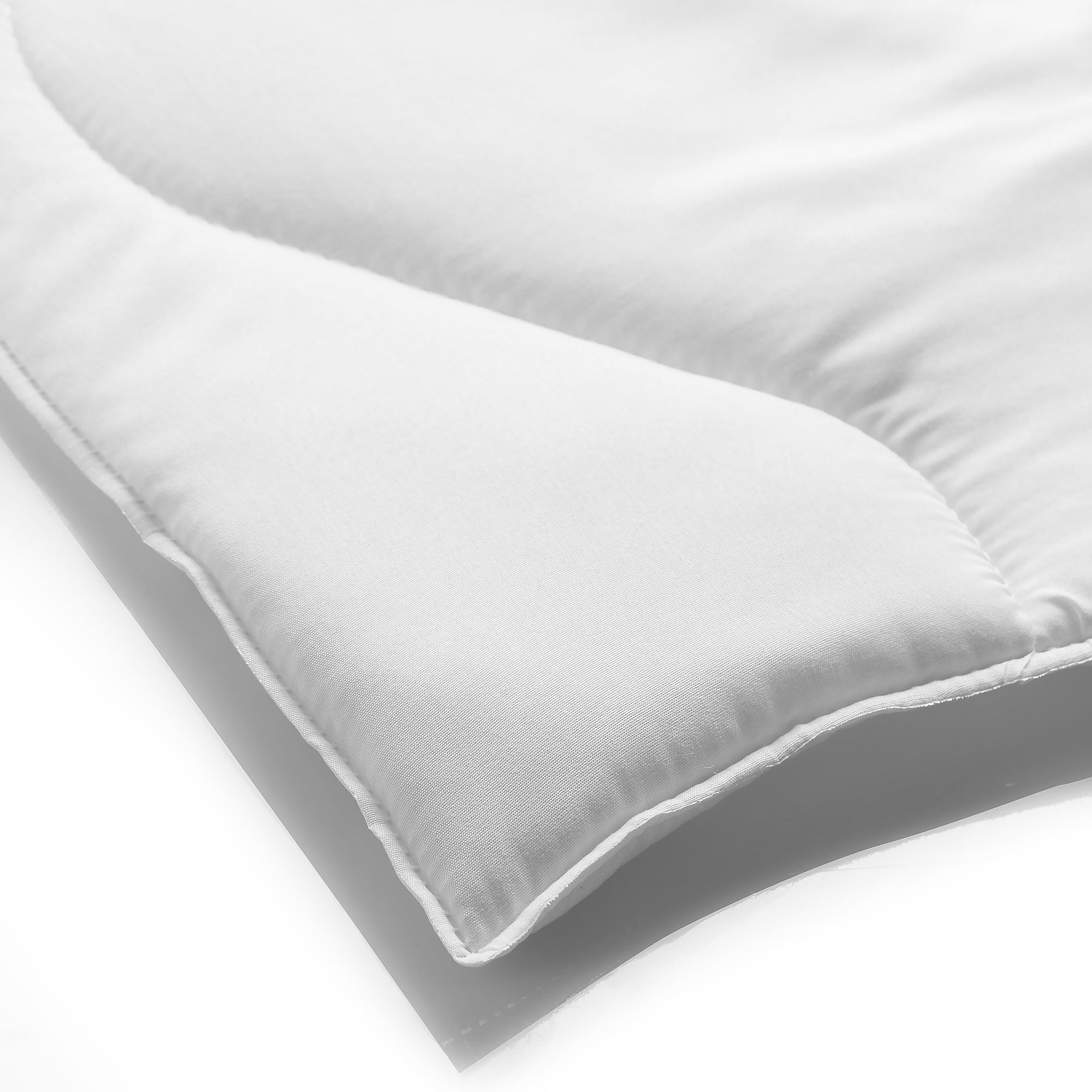 DecoKing Inez Couette Tempérée 200x220 cm pour lit 2 Personnes, Toutes Saisons Édredon Chaud hypoallergénique antiallergique, Couverture 100% Microfibre Öko Tex Standard