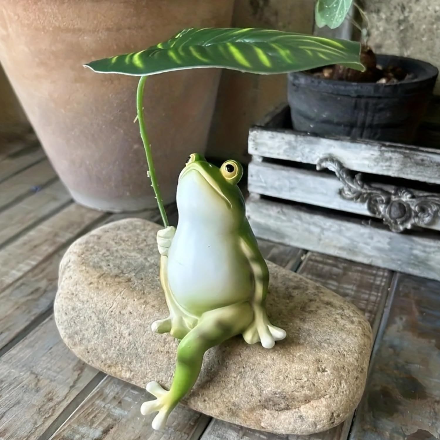 KARLOR Frog Figure with Monstera Leaf Decorative Aquarium Fish Tank Garden Desk Car Office Decoration, 8x8x14cm - Image 4