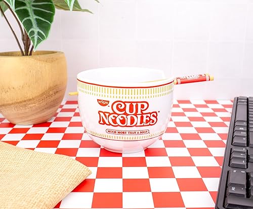 Miniatura 5 de Silver Buffalo Nissin Classic Cup Noodles Logo Mucho Más Que Una Sopa Tazón de Fideos Ramen de Cerámica con Palillos, Apto para Microondas, 20 Onzas