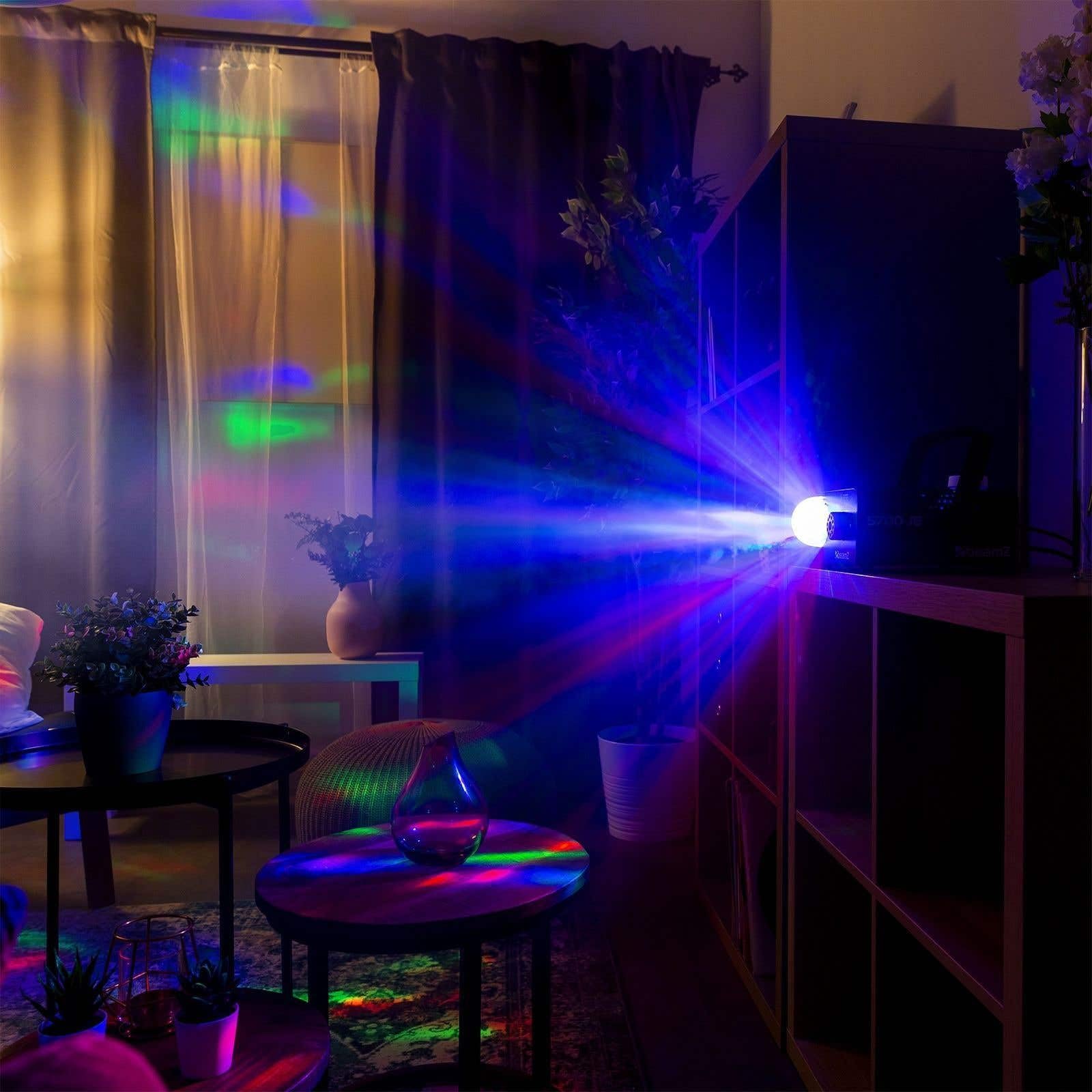 Beamz S-700-JB - Máquina de humo de 700W con efecto de iluminación Jelly Ball RGB, mando a distancia con cable e inalámbrico, deposito de 0,4L (incluye liquido humo) 3 leds de 3W RGB