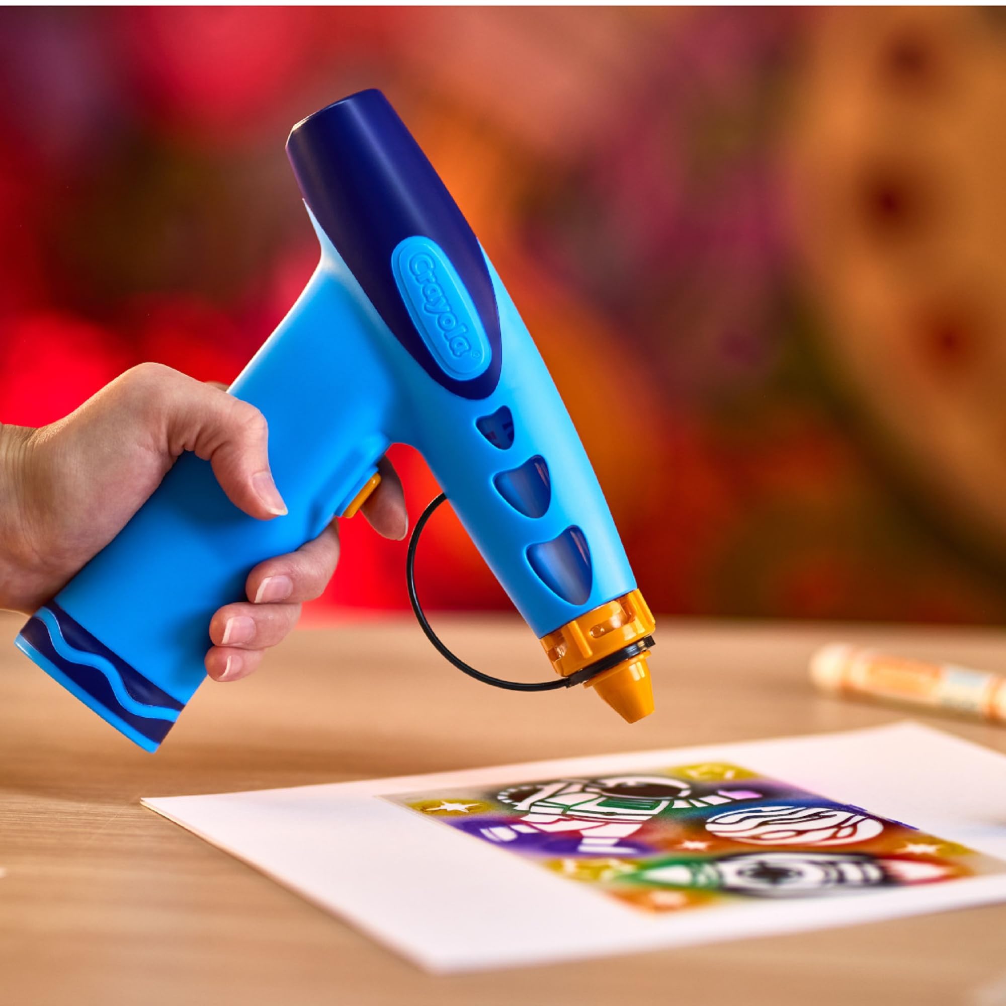 CRAYOLA Marker Airbrush – Aerógrafo Creativo para niños con 8 rotuladores Lavables y 5 Plantillas – Juguete Educativo para Actividades artísticas, a Partir de 6 años, 74-7696