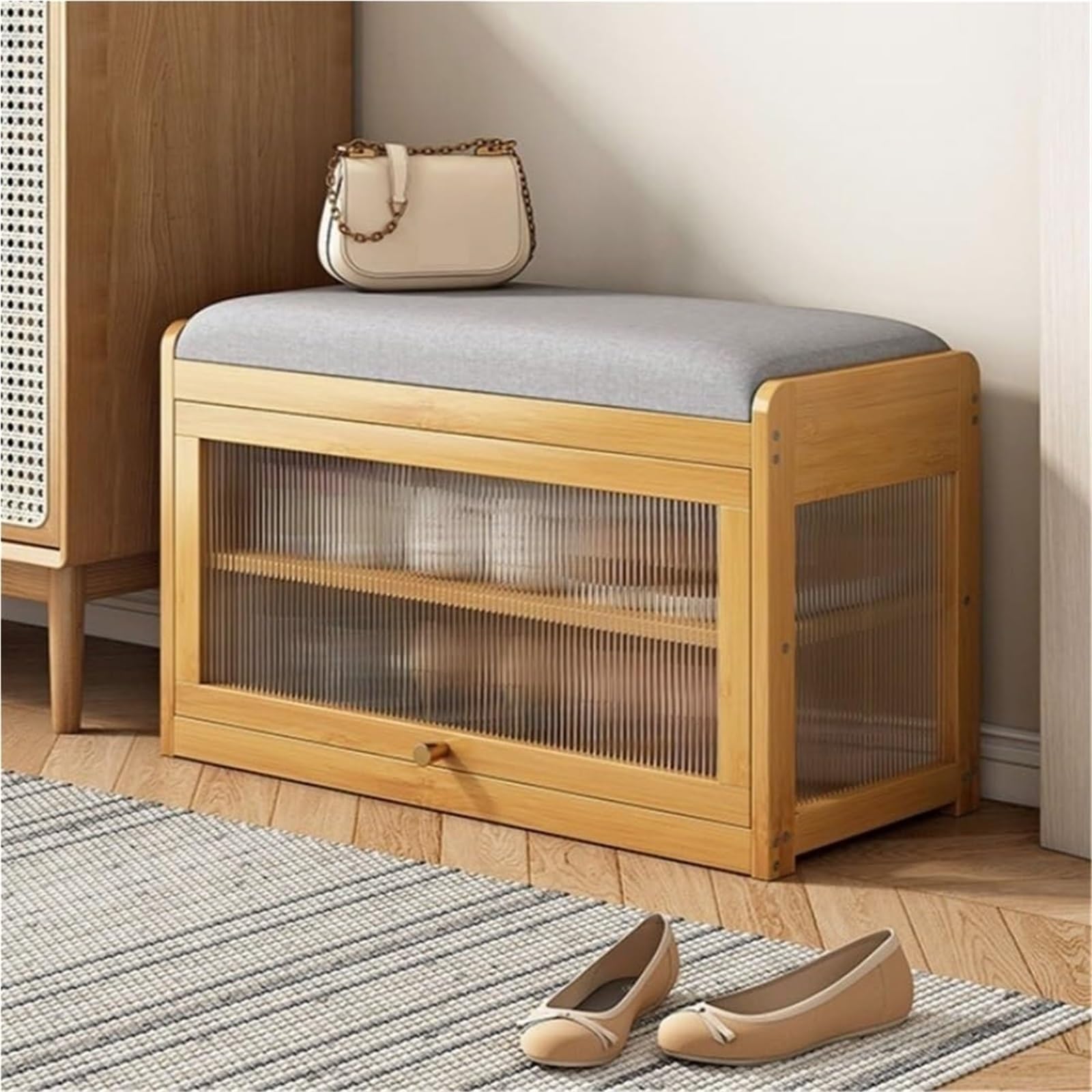 Banc à chaussures en bambou peu encombrant pour optimiser le rangement des couloirs