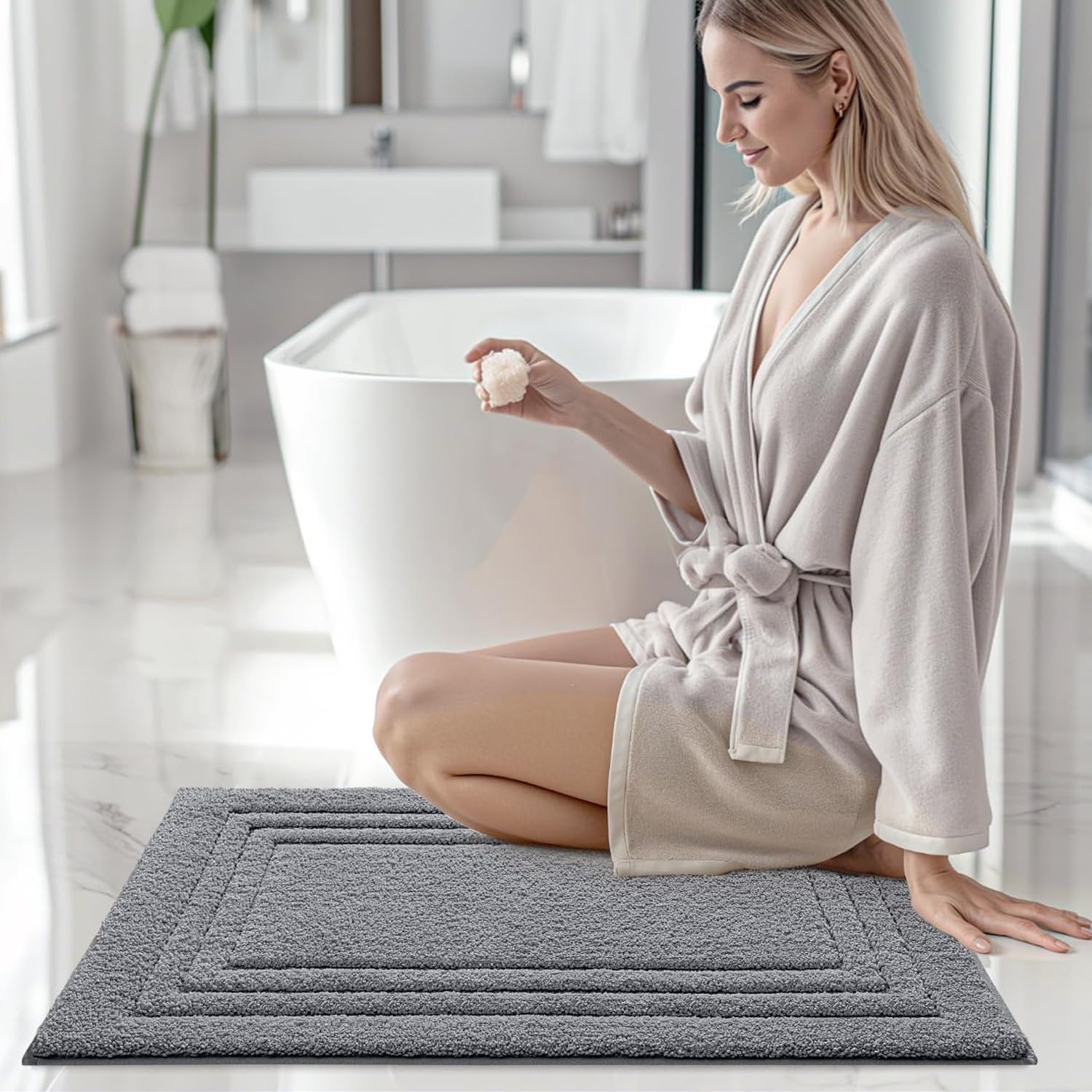 DEXI Tapis Salle de Bain Antiderapant 60 x 90 cm, Microfibre Moelleux et Absorbante, Doux et Confortable, Lavable en Machine, pour Douche, Baignoire, Toilettes, Gris foncé