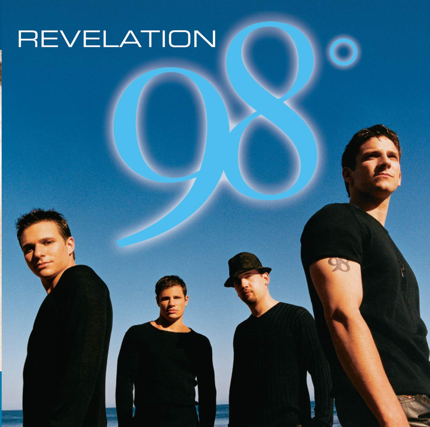 98º