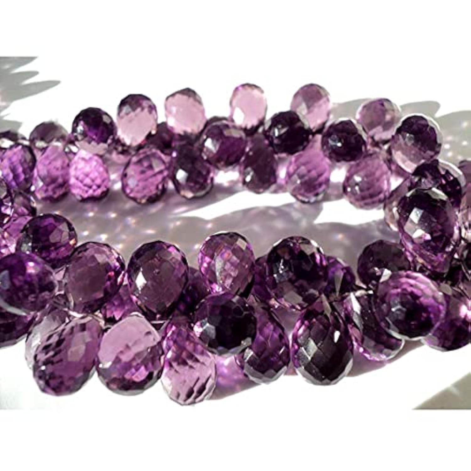 Améthyste raisin de qualité gemme taillée en poire pour bijoux fins