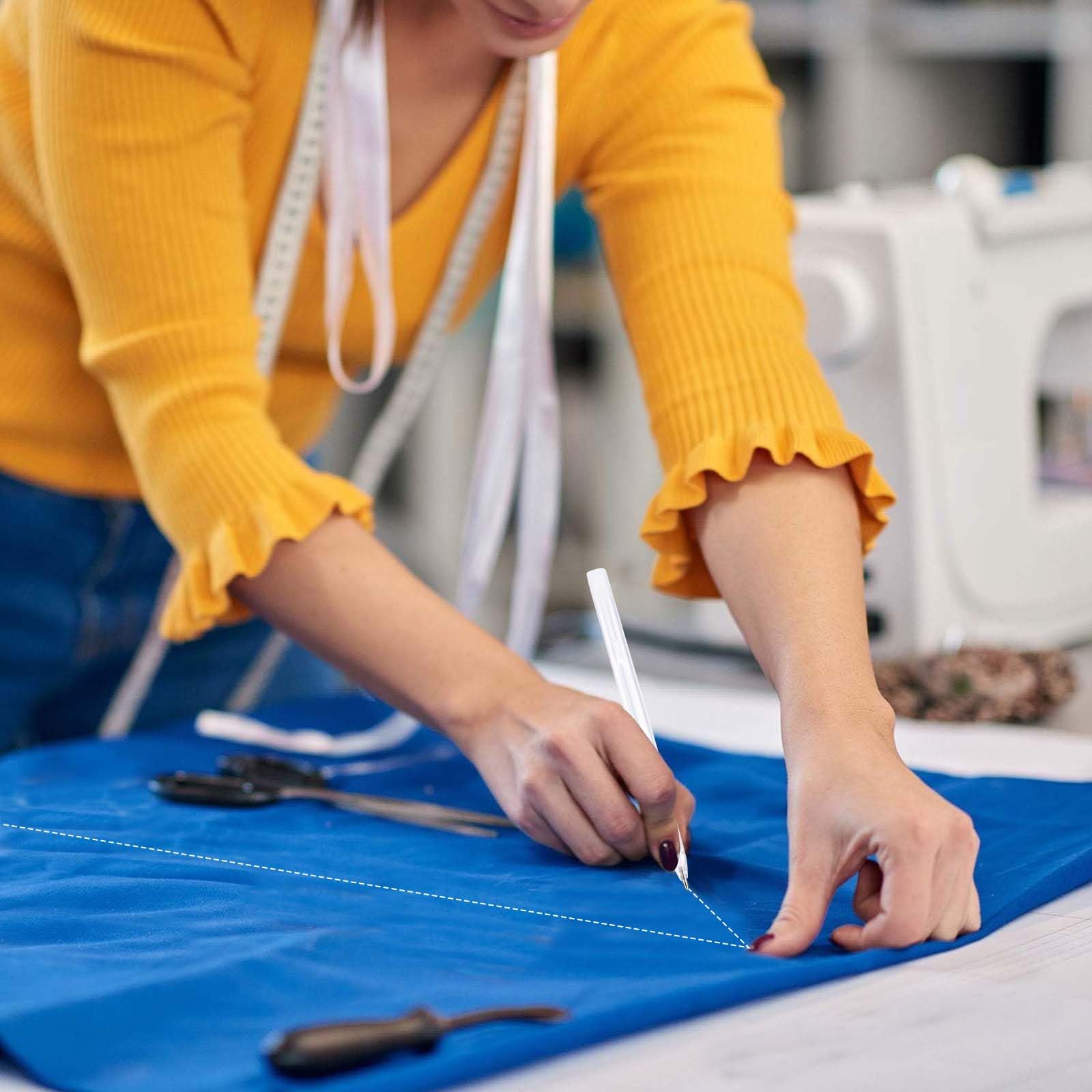 Marqueurs Effaçables à Chaud, Stylo Tissu Effaçable Couture 4 Couleurs Avec 20 Recharges Stylo Marqueur En Tissu Couture, Marquage En Tissu Effaçable Pour Tailleurs Couture