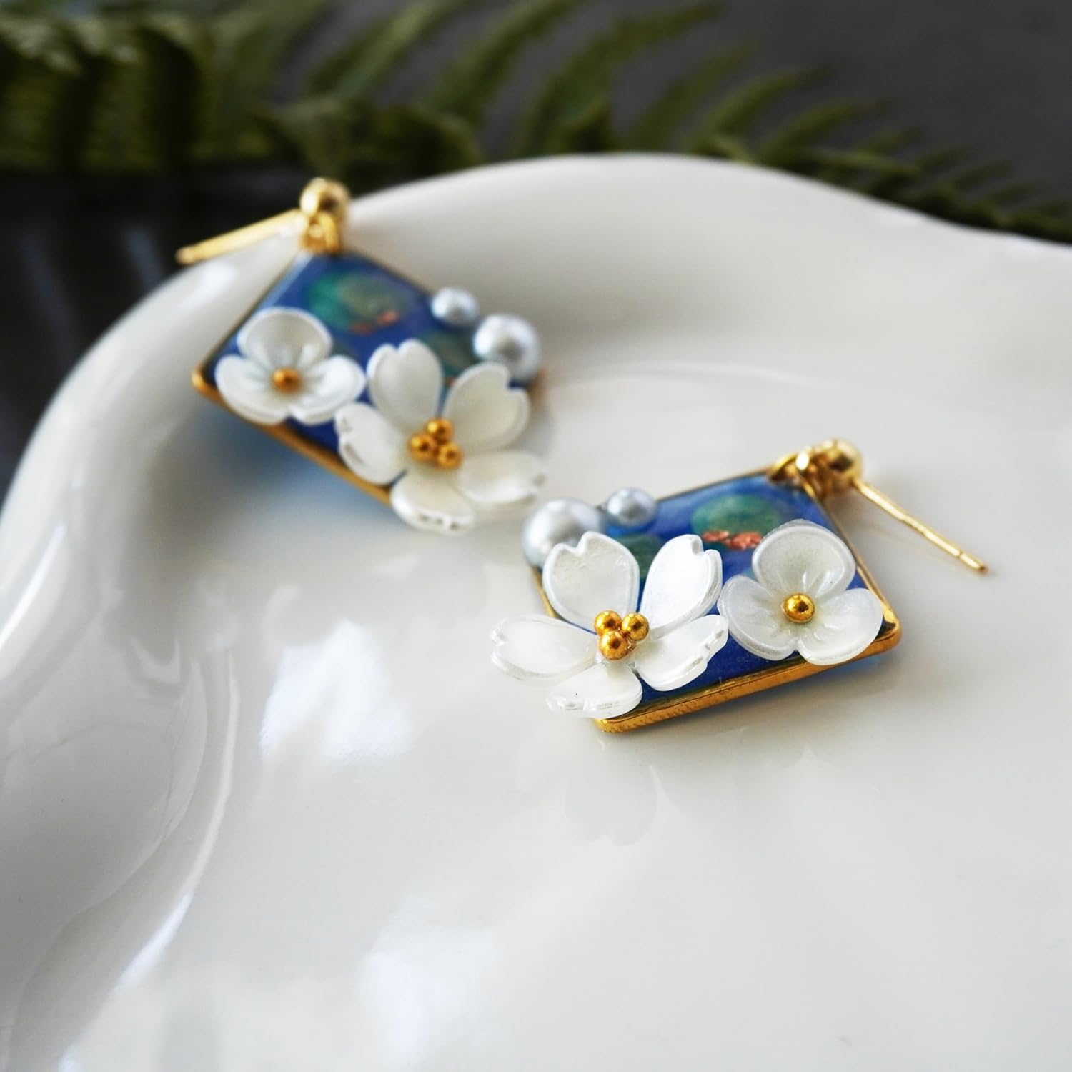 WEWDBY Monet's Water Lilies Artistic Resin Earrings - Blue Dangles with White Floral & Pearl Accents, Lightweight Hypoallergenic Creative Jewelry for Art Lovers