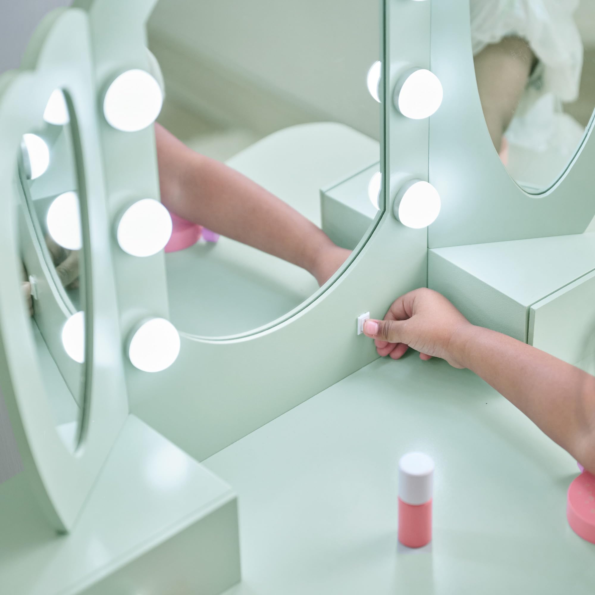 Teamson Kids Coiffeuse Enfant cœur Verte avec Miroir LED Triple Tabouret tiroirs Accessoires pour favoriser Imagination et autonomie