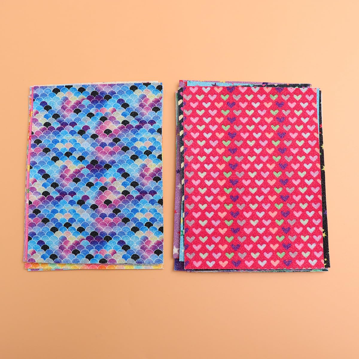 SEWACC 22 Piezas de Tela de Cuero Purpurina para Manualidades, Patrón de Corazón y Arcoíris Degradado, Material Resistente y Flexible Adecuado para DIY y Pasadores de Varios estilos