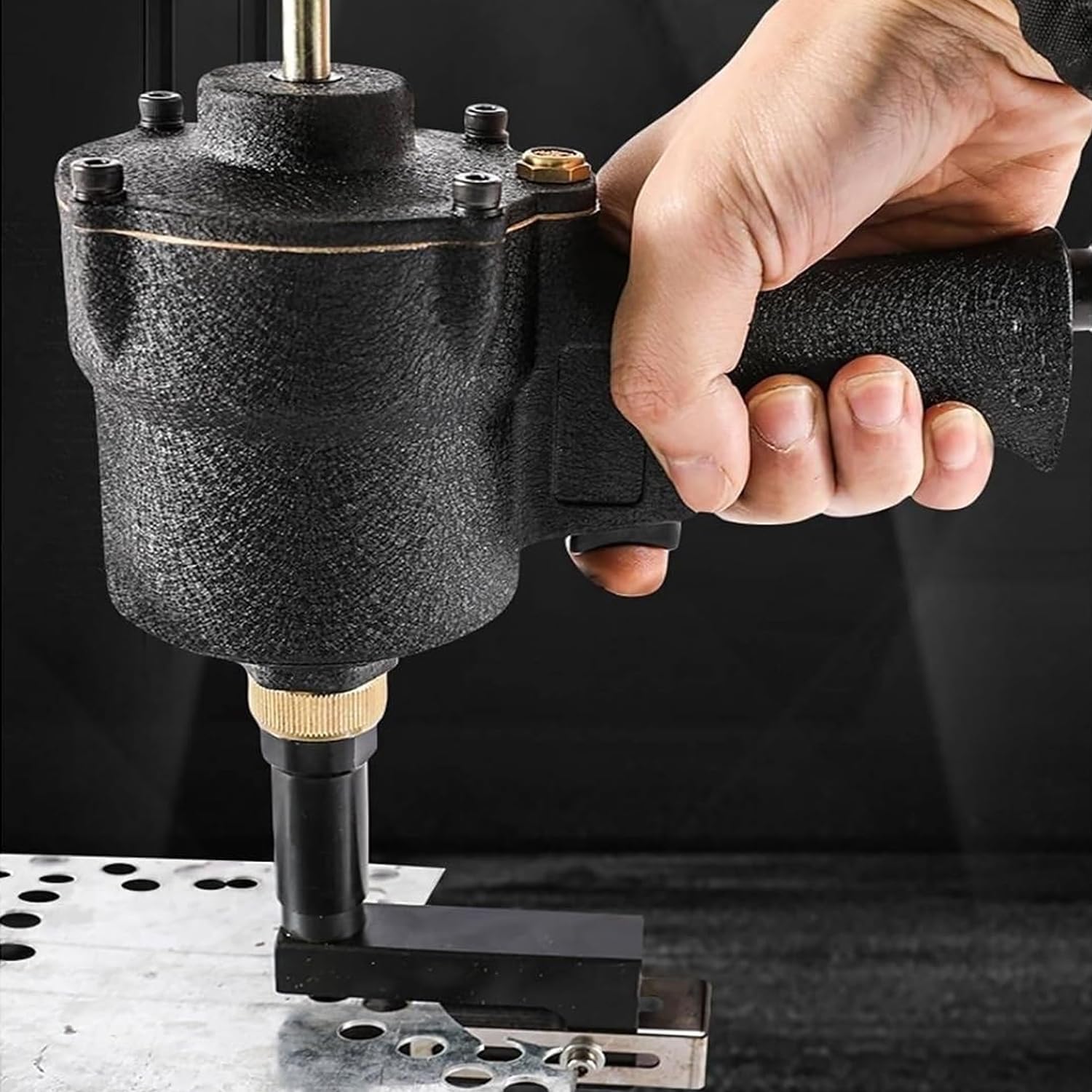 Industrielle Blechstanzpistole, pneumatischer Locher, 3,2–6 mm Luftlochstanzwerkzeug für Metall, einstellbare Ränder, Klemmkopf um 360 ° drehbar, robuster Metalllochflanschöffner, für Büro und Zuhause