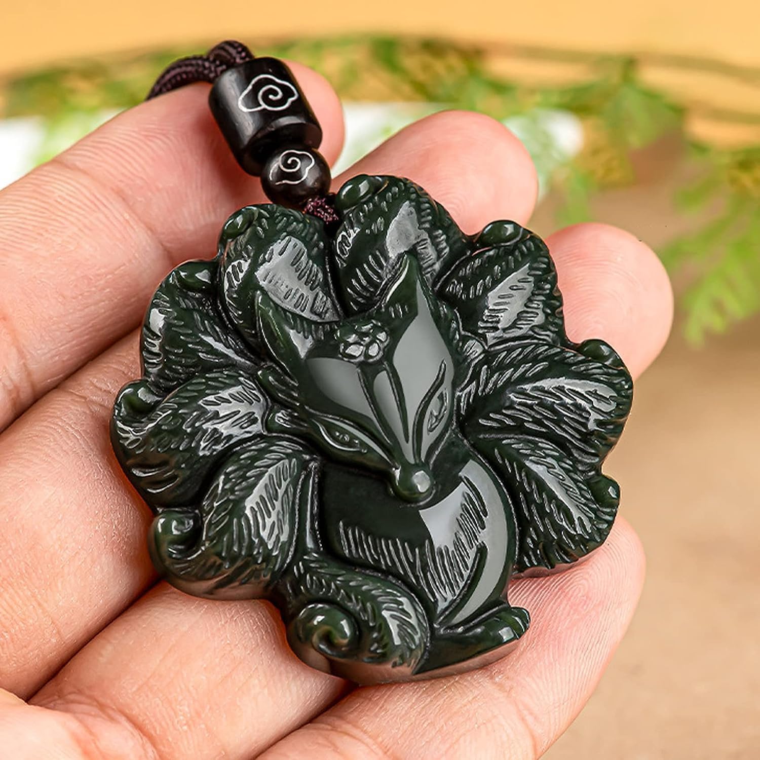 Wisiorek kryształowy naszyjnik ochronny amulet kamień szlachetny agat koralik ciemnozielony dziewięciogoniasty lis