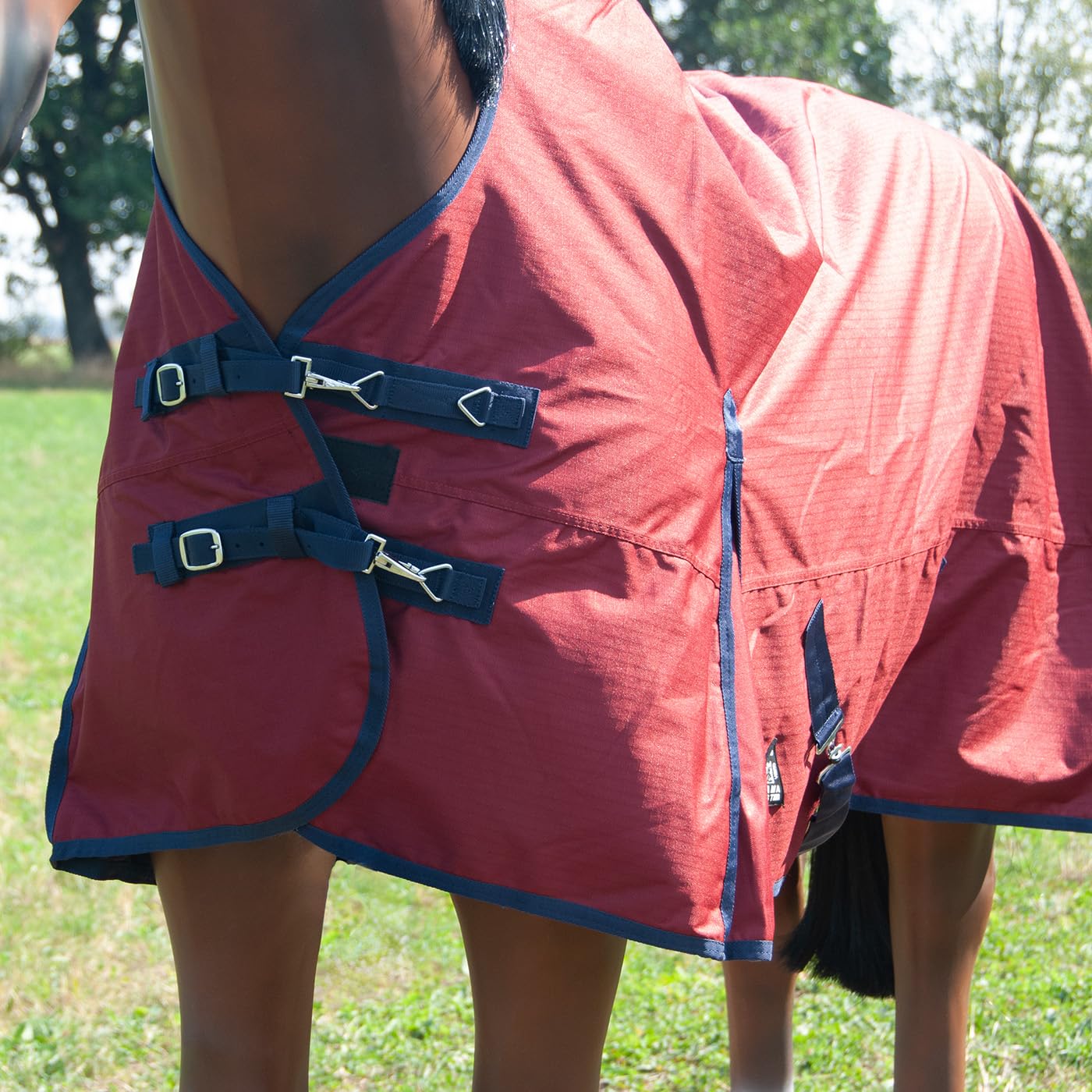 Brama-West Weidedecke Pferd Nevada - Turnout 600D - Winterdecke mit Highneck - Wasserdicht - Fleece-Futter - Farbe Rot