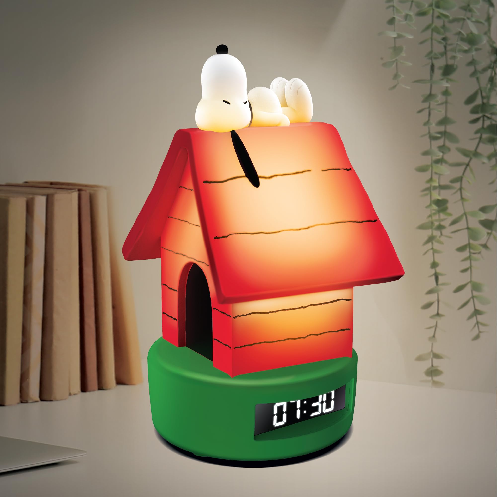 Peanuts Snoopy Doghouse - Reloj Despertador LED Digital Alimentado por USB con iluminación Blanca cálida, función de repetición y Pantalla LED