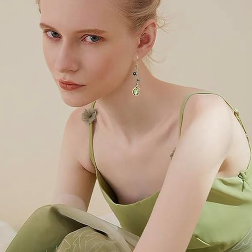 Vista 4 de Aretes colgantes hechos a mano, bohemios, vintage, de plata, asimetría, flor de ciruela, delicados aretes colgantes de flor de cristal verde cereza