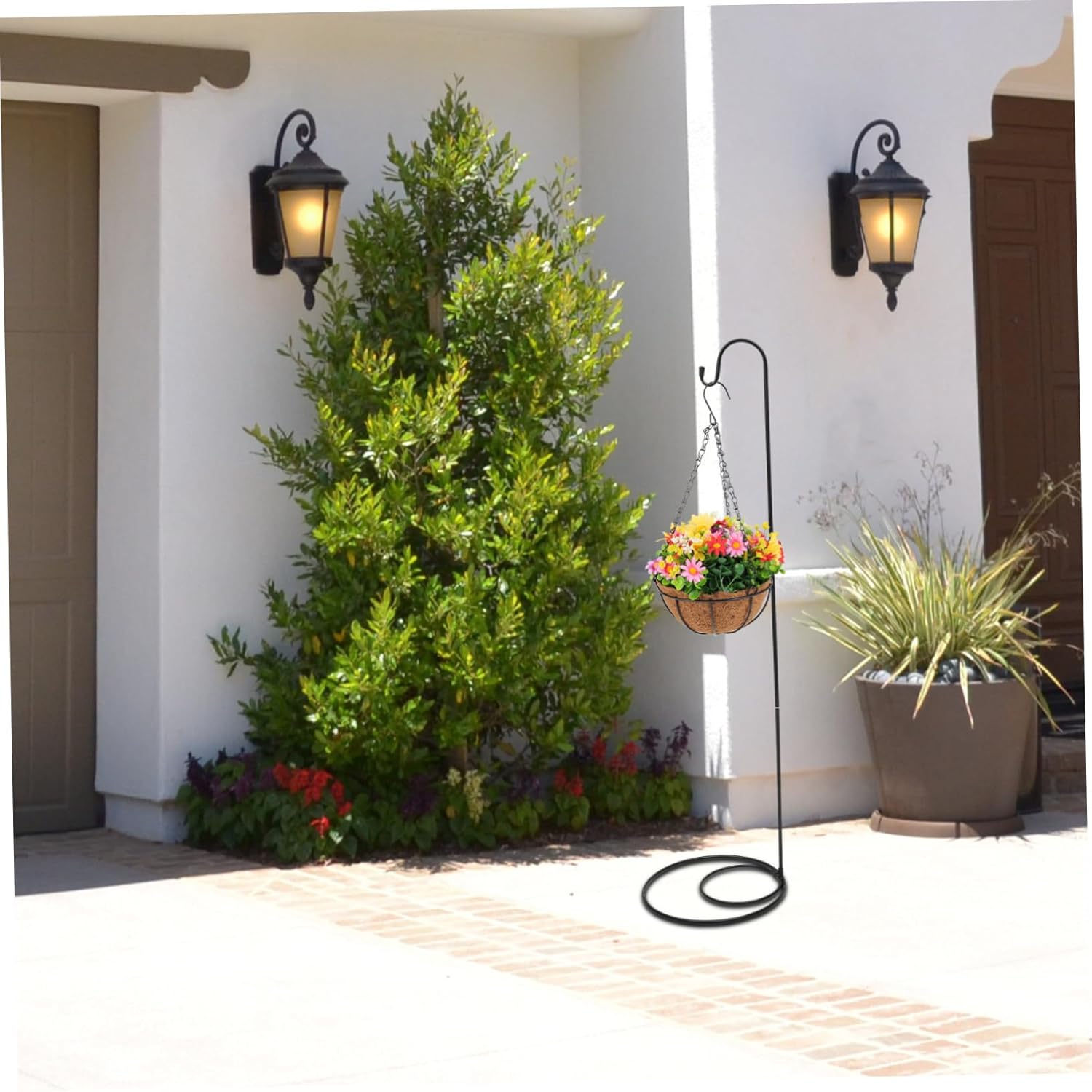 Outdoor Iron Shepherd Hook for Hanging Lanterns Bird Feeders and Flower Pots Rust-Resistant Elegant Design Removable Base for Garden Decoration