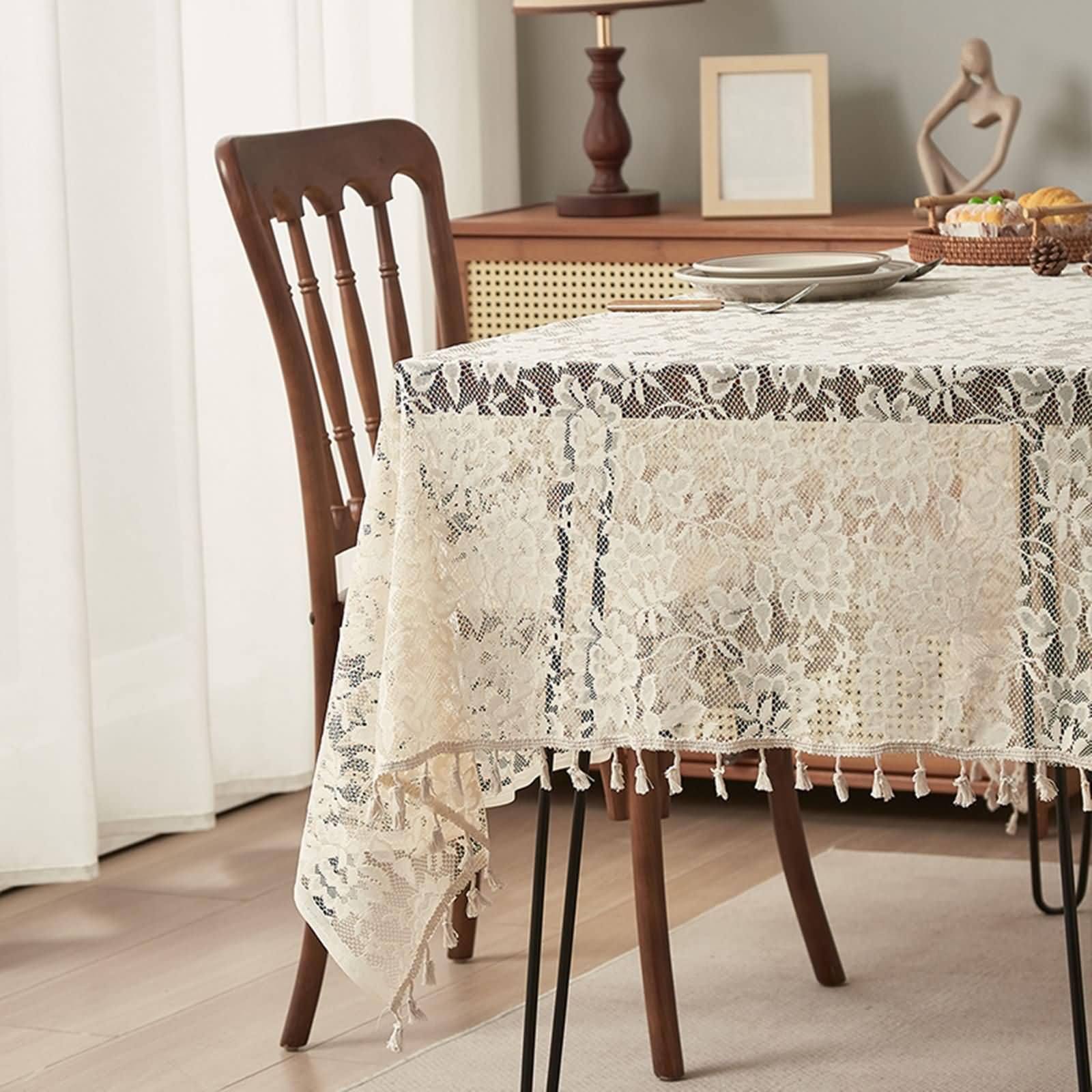 Nappe 140x300 cm antitache rectangulaire en polyester avec broderie dentelle florale