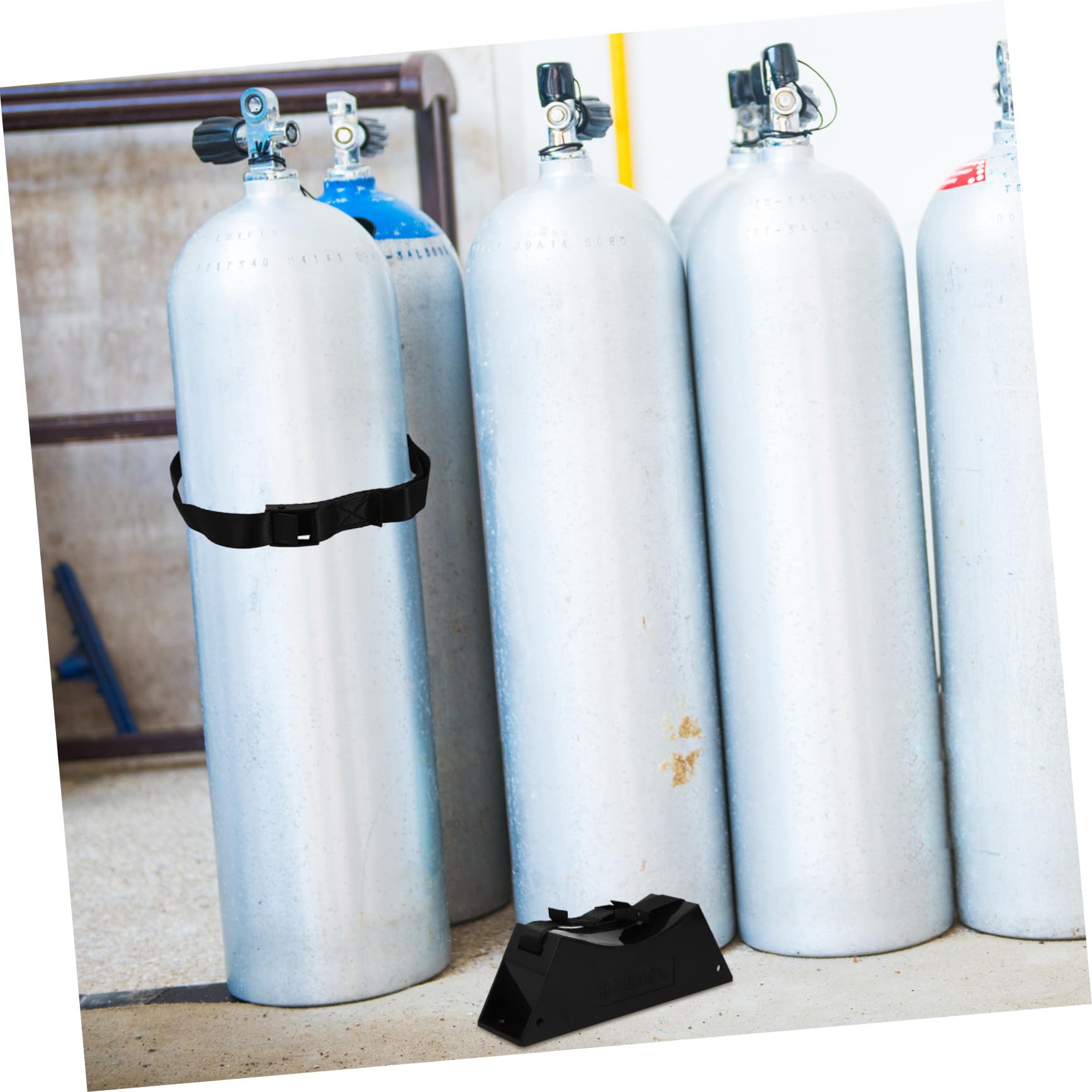 Cabilock Propangasflaschenhalter Aus Abs Kunststoff Mit Wandbefestigung Und Verstellbarem Gurt Gasflaschenständer Für Einsatz Booten Und Laboren