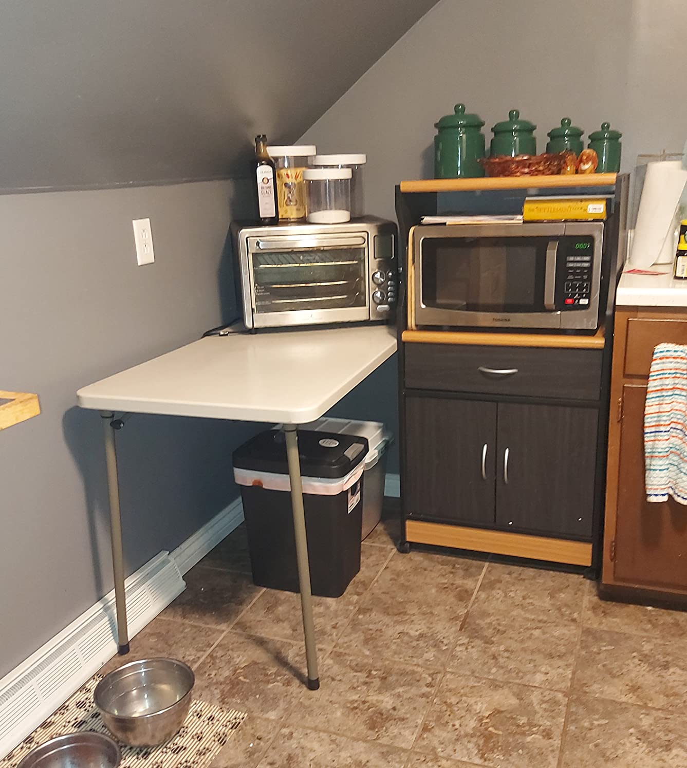 18/mo Finance HODEDAH IMPORT Microwave Cart with One Drawer, Two