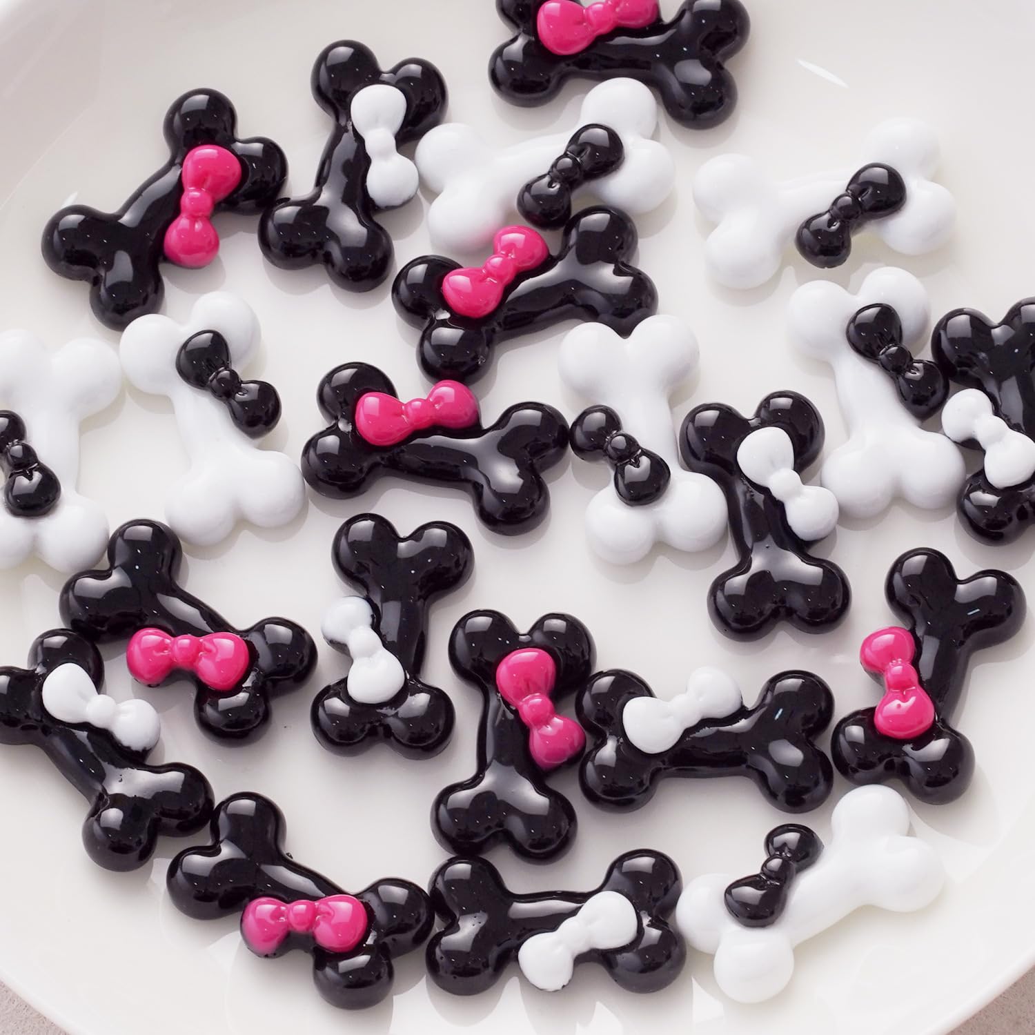 tiecawk 60Pieces Halloween Plastic Bones Black and White Mini Skeleton Bones Miniatures Fake Bones for Crafts Decor Halloween Party Costume Supplies