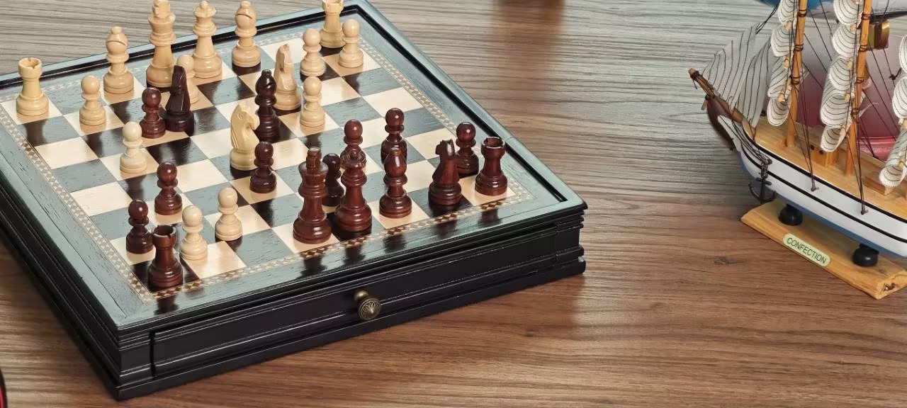 Peradix Jeu d'échecs magnétique avec 2 tiroirs de rangement intégrés, jeux de stratégie en bois de 38,1 cm, 2 reines supplémentaires, jeu d'échecs magnétique de luxe pour adultes, enfants et soirée de