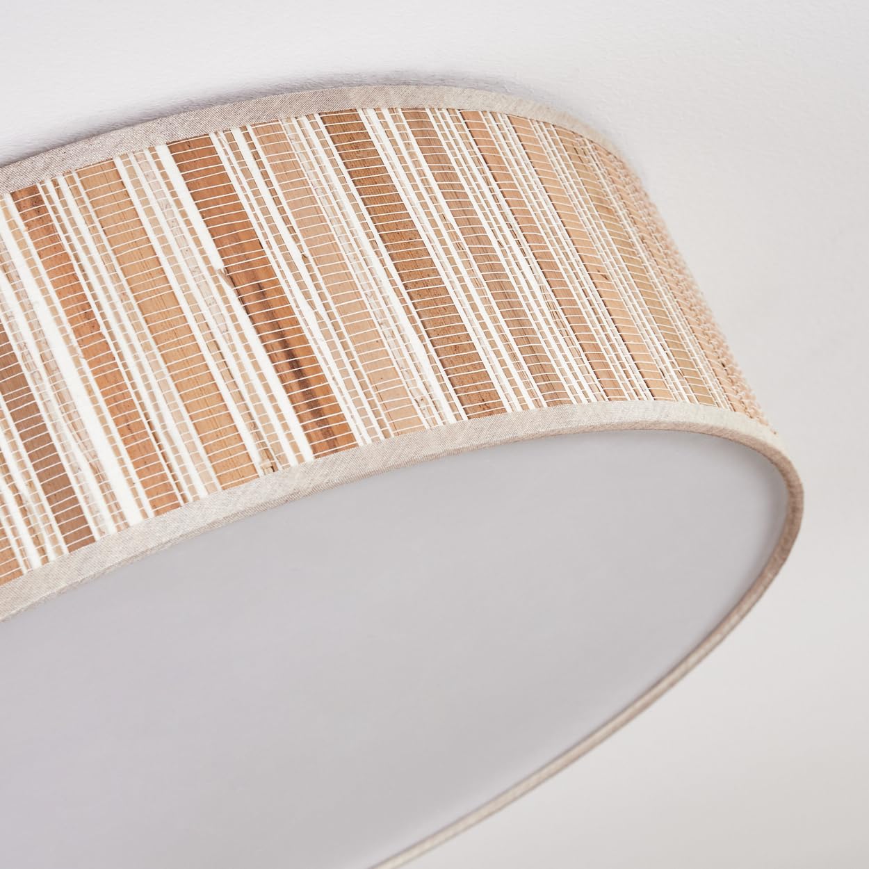 HOFSTEIN Deckenleuchte Antillo, Deckenlampe aus Metall/Binsenstroh/Kunststoff in Weiß/Natur/Braun, runde Leuchte im modernen Boho-Design (Ø 40 cm), E27, Esszimmer, Wohnzimmer, Schlafzimmer, Küche