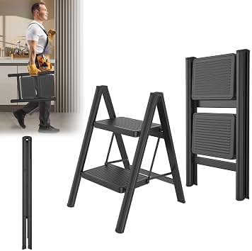 LARS360 Escalera plegable de 2 peldaños, escalera de acero, alfombrillas de goma antideslizantes, peldaños ampliados, soporta hasta 250 kg, para hogar, oficina, garaje, color negro