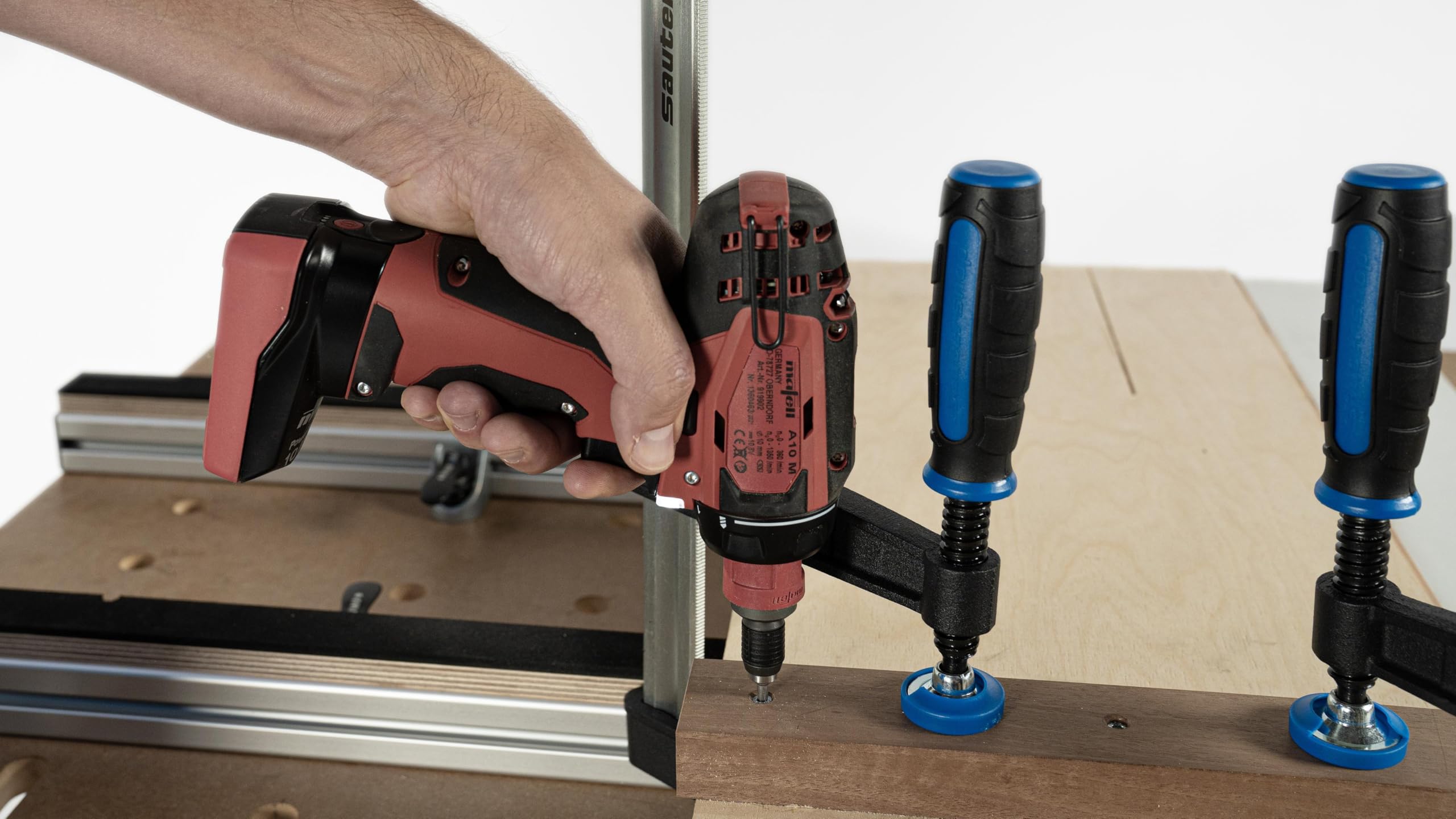 sauter Tempergusszwinge 600 mm | Spannweite 600 mm | Ausladung 120 mm | Spannkraft bis 4600 N | Ergonomischer Drehgriff | Mit Schutzkappen | Ideal für Verleimungen & Montage