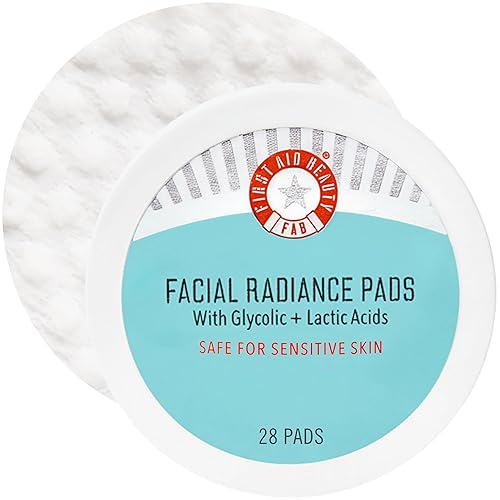 First Aid Beauty - Almohadillas de Radiancia Facial con Ácidos Glicólico y Láctico, Almohadillas Exfoliantes Diarias con AHA, Poros Visiblemente Más