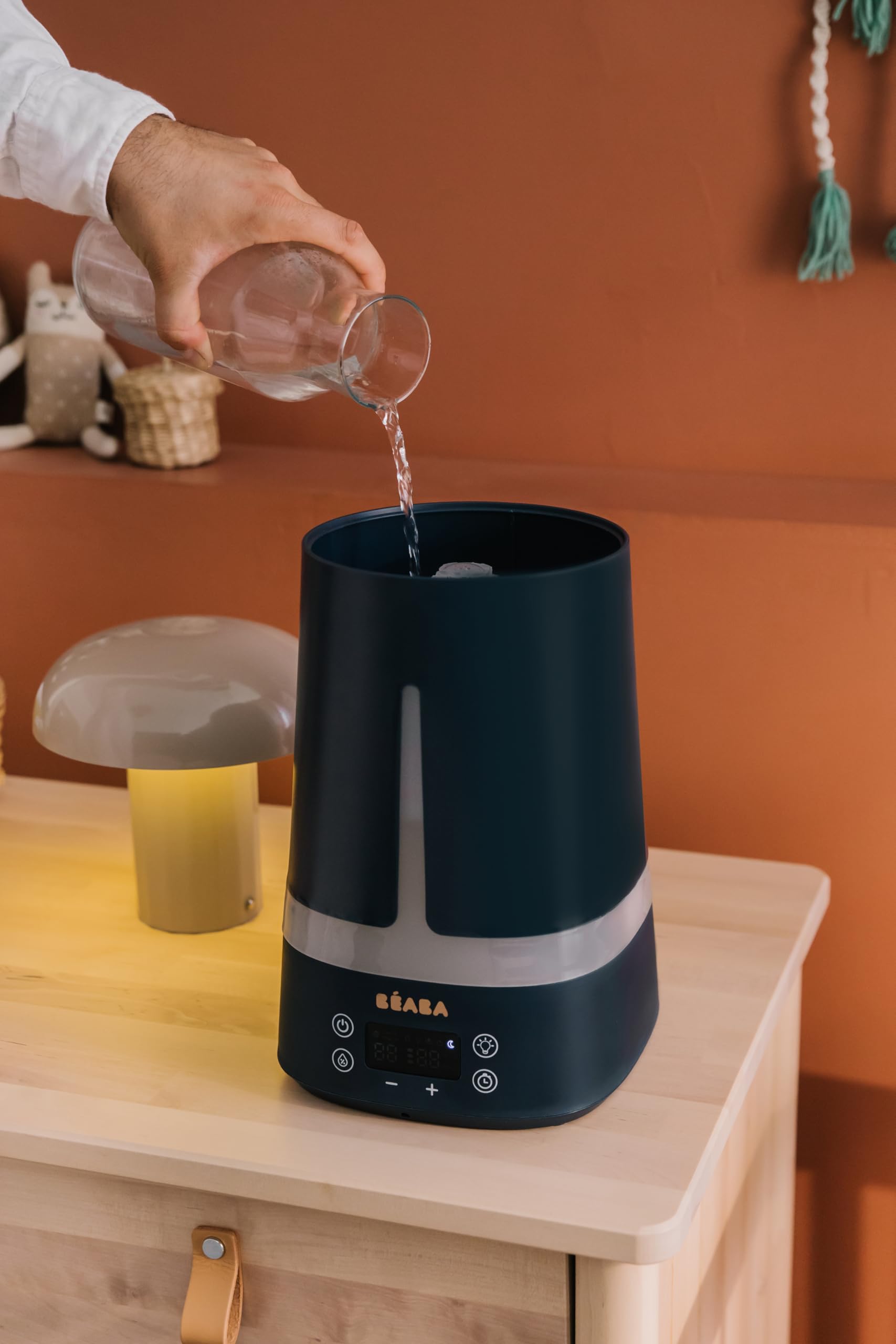 BÉABA, Humidificateur d'Air Chambre Bébé, 4L, 27h Diffusion Continue, Silencieux, Veilleuse 7 couleurs 3 niveaux luminosité, Buse 360°, 2 Modes, Ecran LED, Minuteur, Night blue
