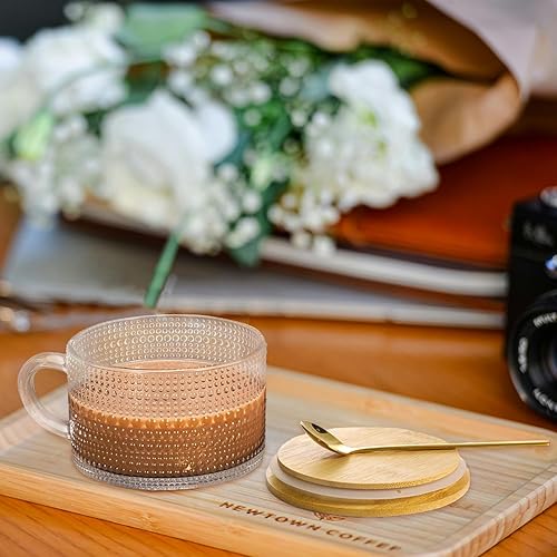Miniatura 8 de Juego de 4 tazas de café vintage de 14 onzas, tazas de té transparentes en relieve con tapas y cucharas de bambú, tazas de café de vidrio hobnail