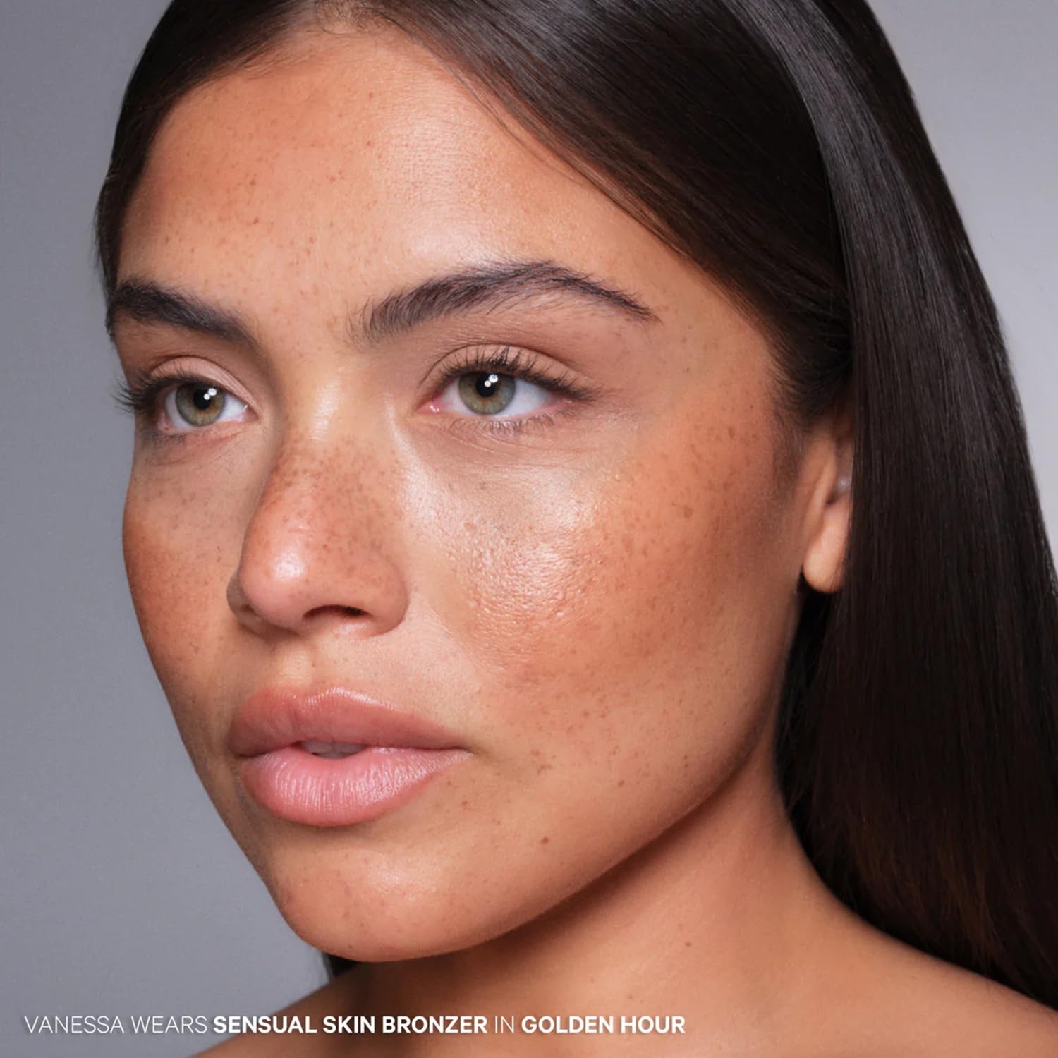 Kevyn Aucoin Sensual Skin Bronzer, Golden Hour - Medium (Balanced Bronze für mittlere bis hellbraune Hauttöne): erhalten Sie einen sonnengeküssten Glow Creme-zu-Puder-Formel Verwischen Sie Textur