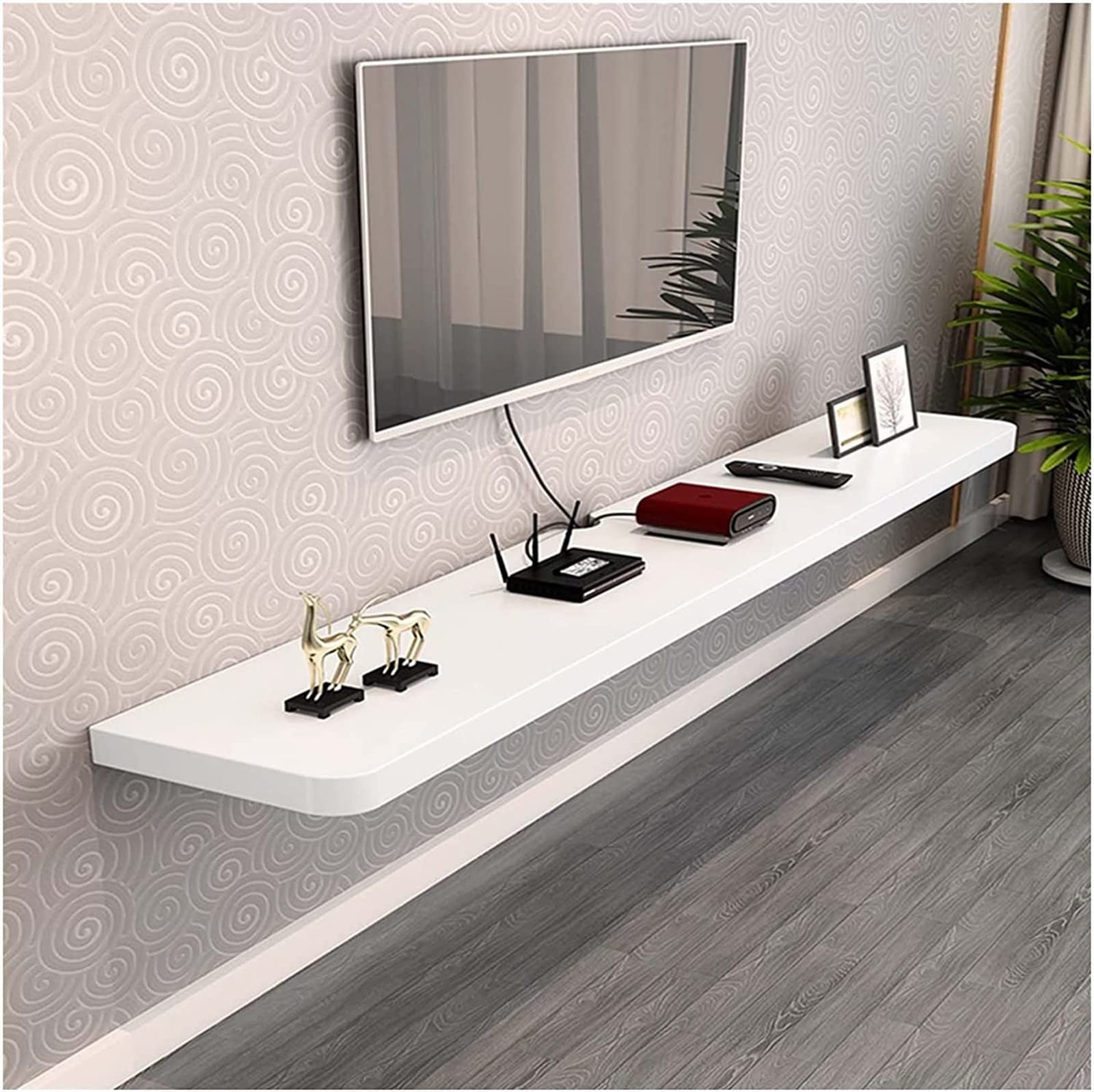 Ahorro de espacio con estantería de pared integrada y mesa colgante de TV